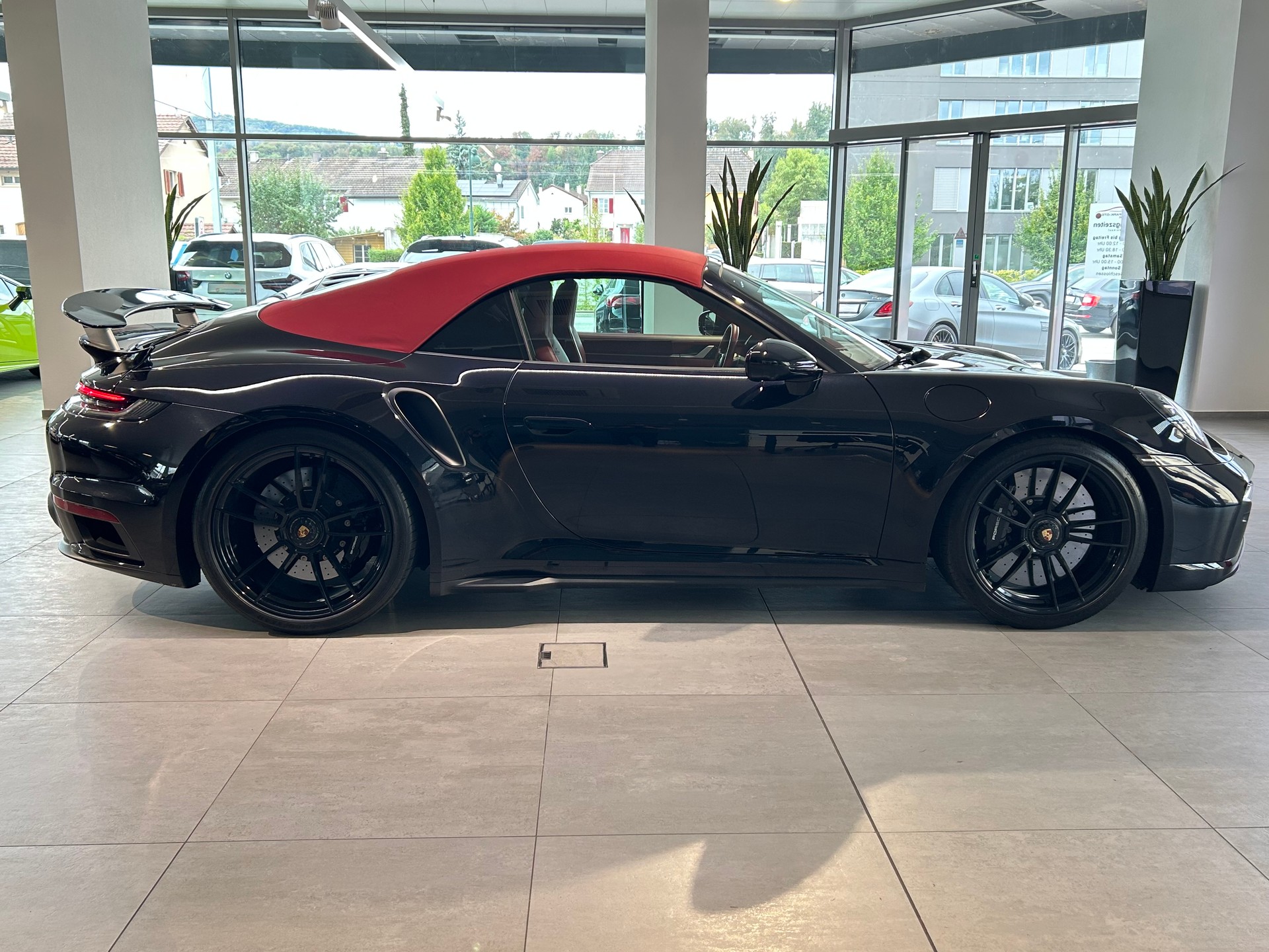 PORSCHE 911 Turbo S Cabriolet PDK-image-4