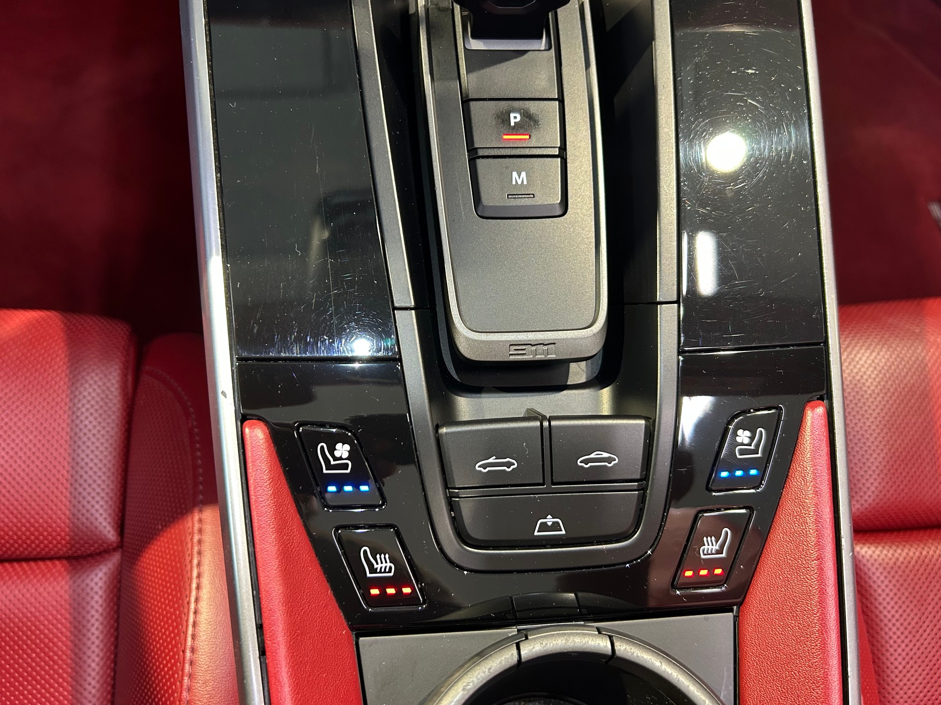 PORSCHE 911 Turbo S Cabriolet PDK-image-21