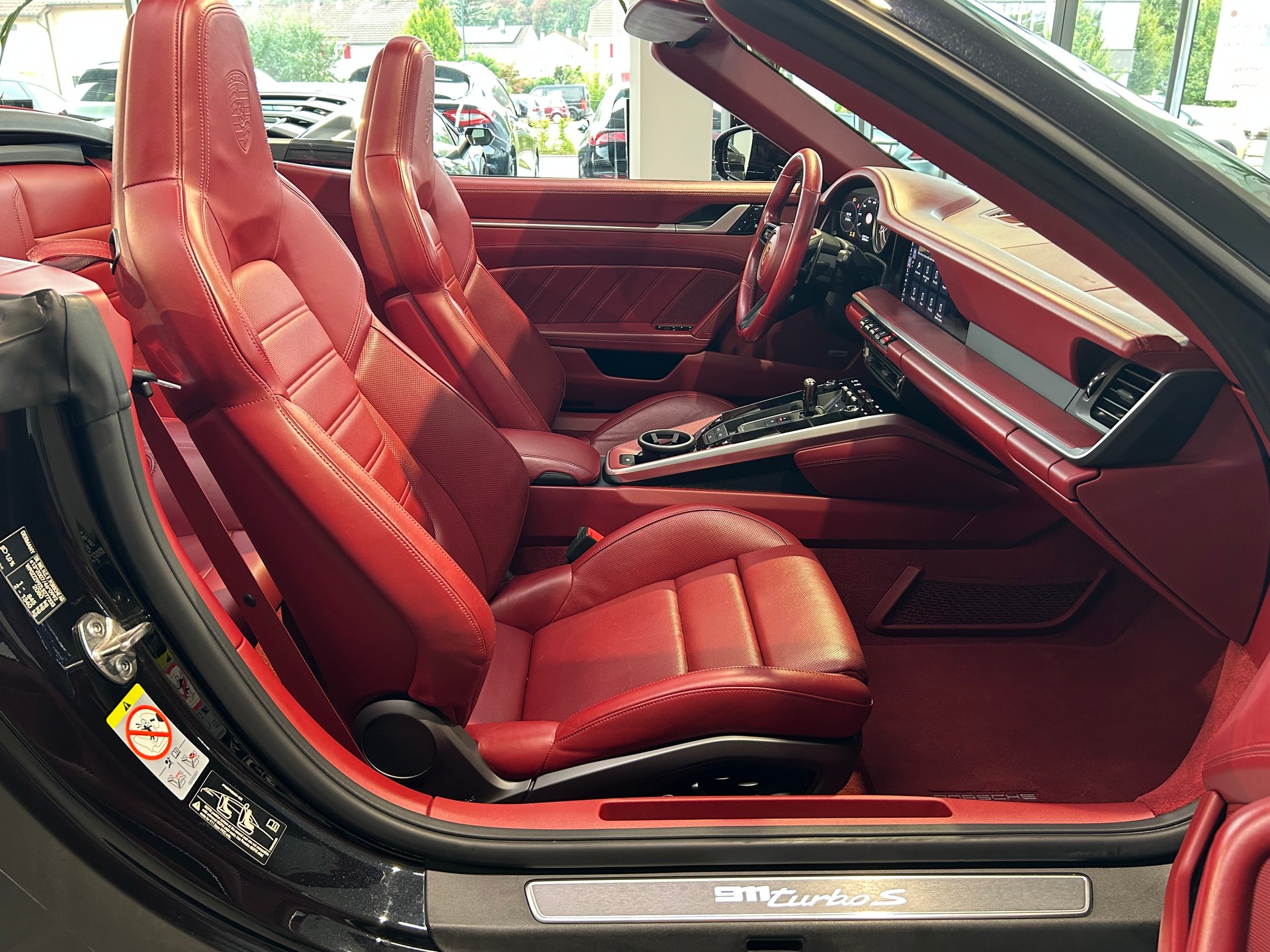 PORSCHE 911 Turbo S Cabriolet PDK-image-14