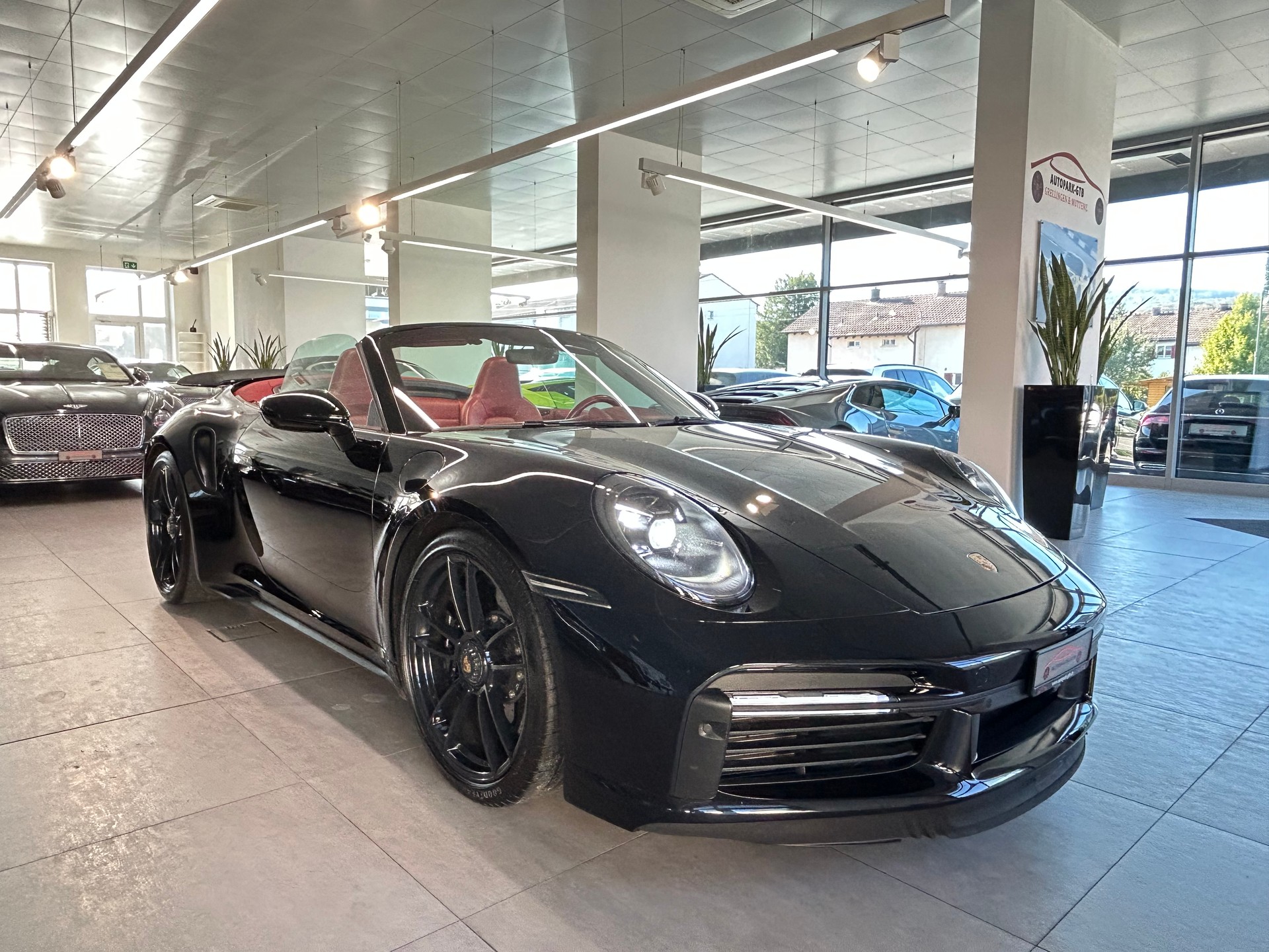 PORSCHE 911 Turbo S Cabriolet PDK-image-1