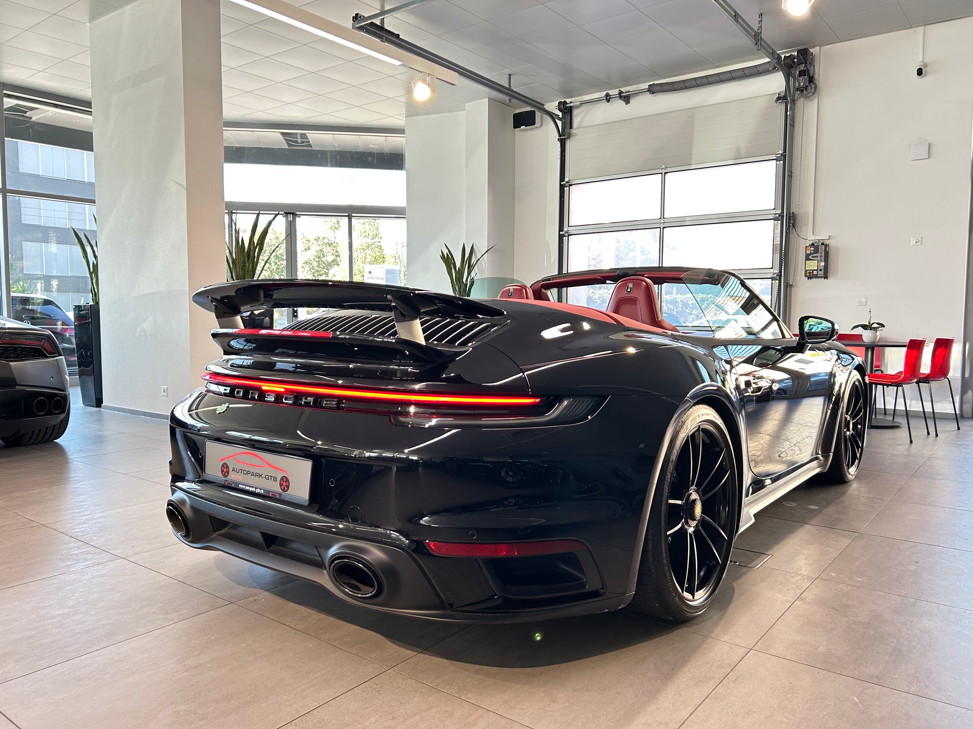 PORSCHE 911 Turbo S Cabriolet PDK-image-8