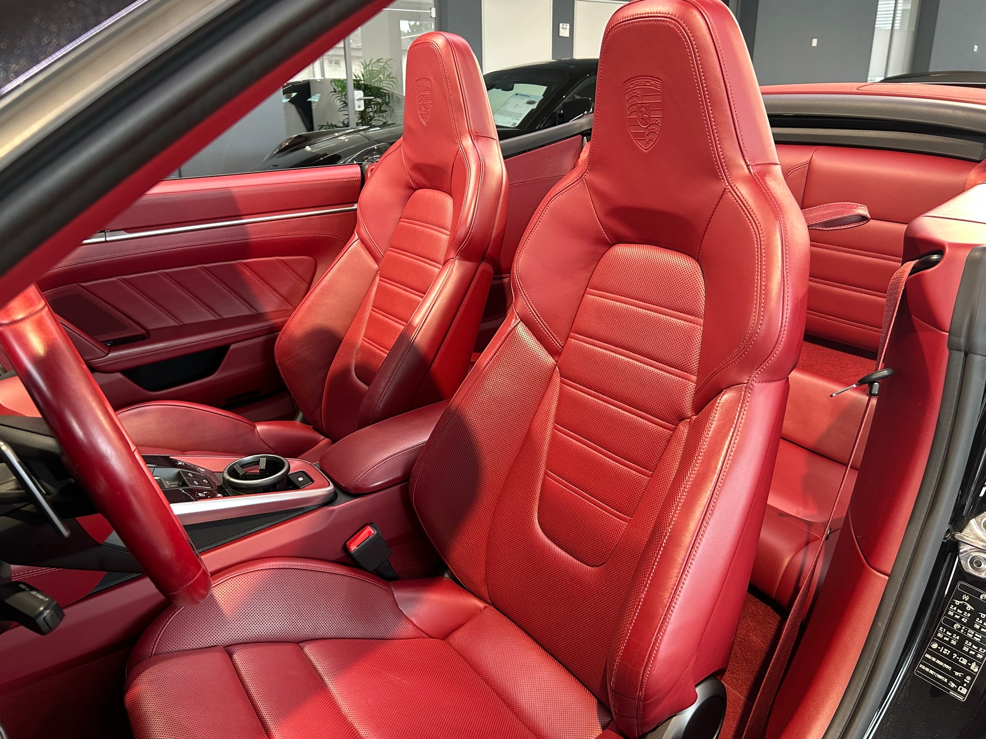 PORSCHE 911 Turbo S Cabriolet PDK-image-17