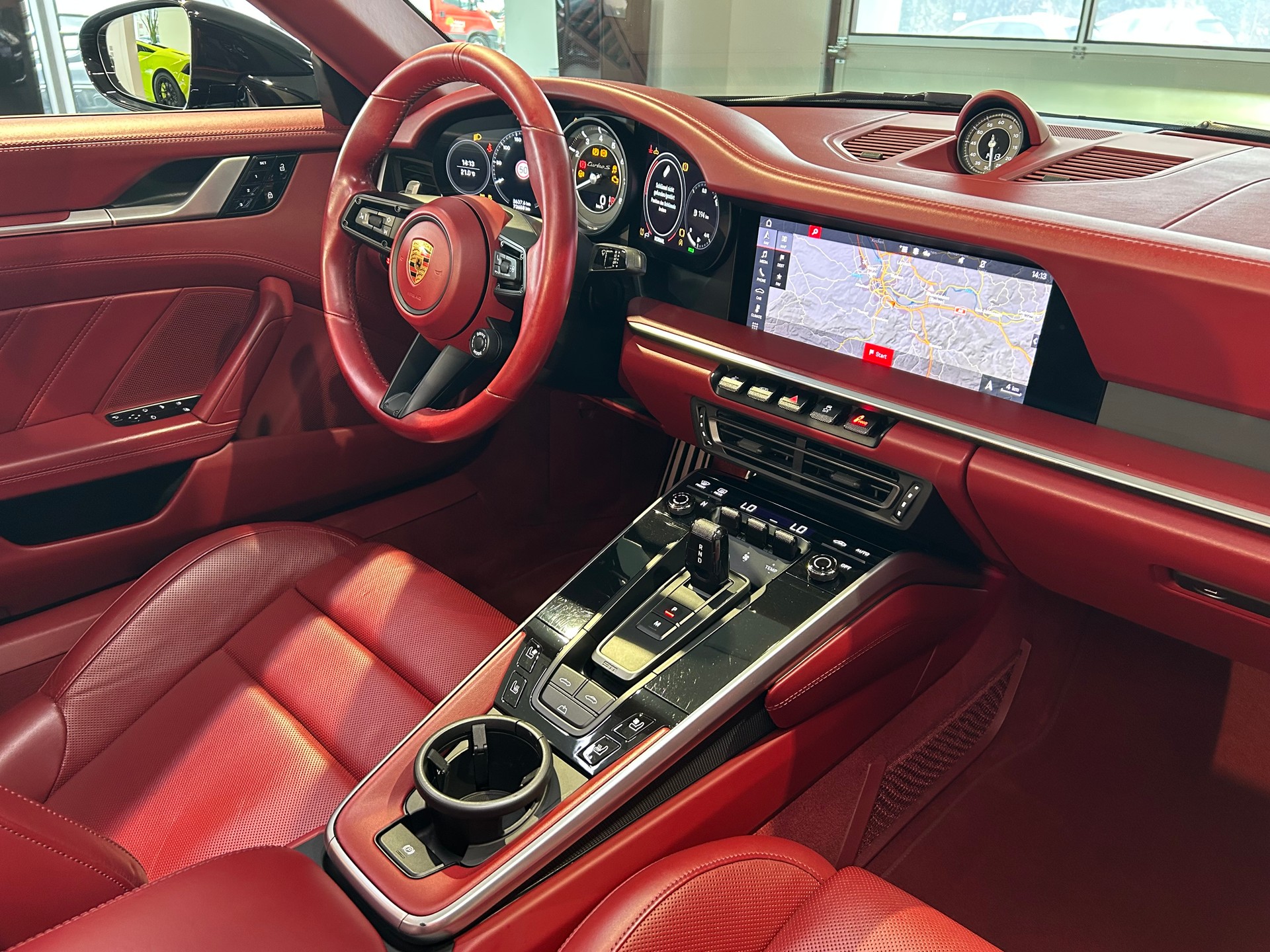 PORSCHE 911 Turbo S Cabriolet PDK-image-16