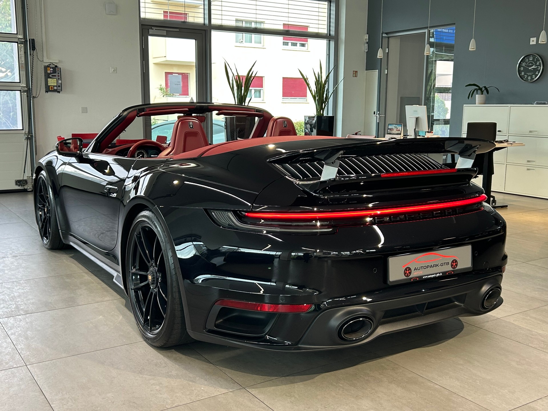PORSCHE 911 Turbo S Cabriolet PDK-image-7