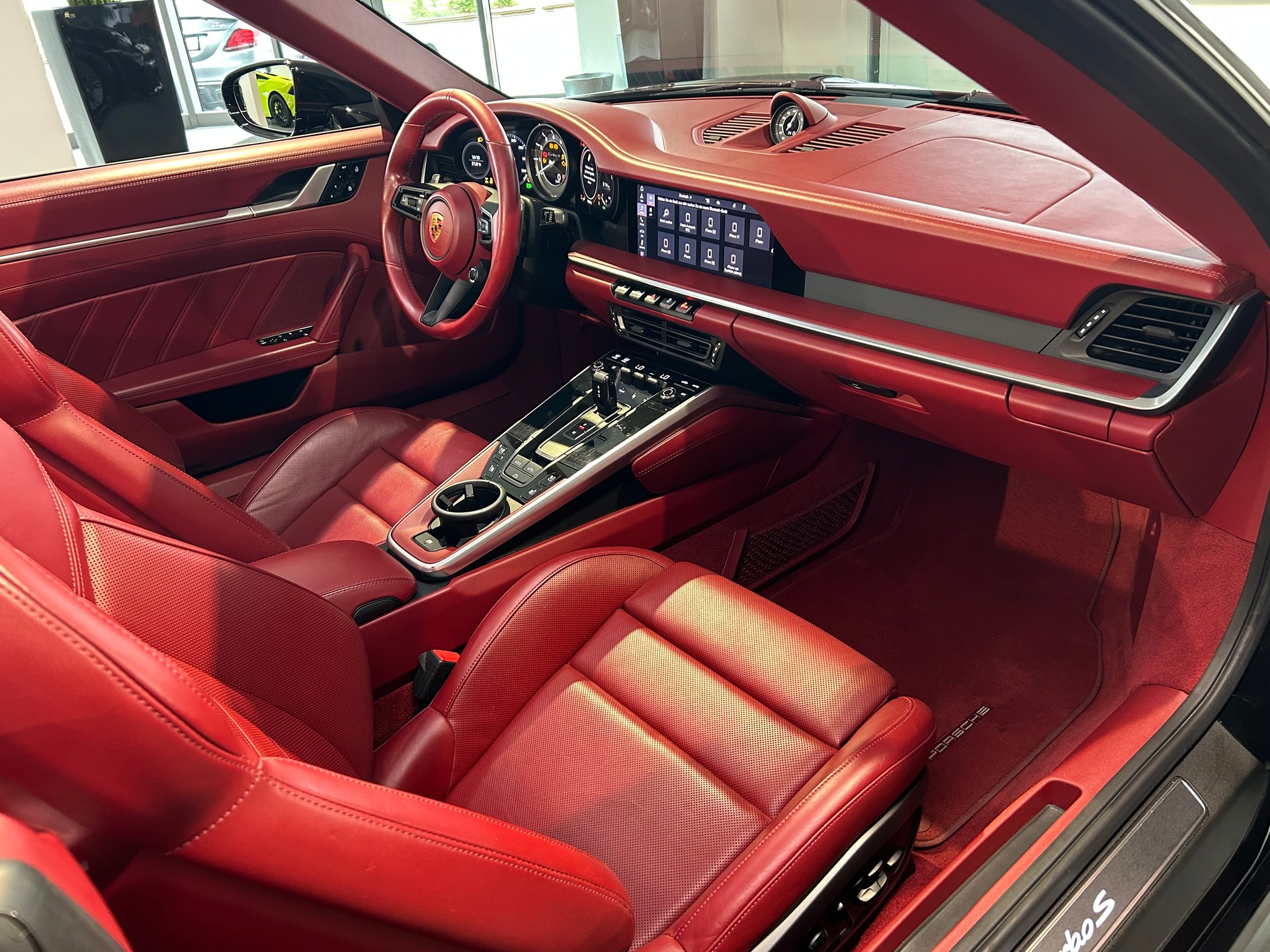 PORSCHE 911 Turbo S Cabriolet PDK-image-13