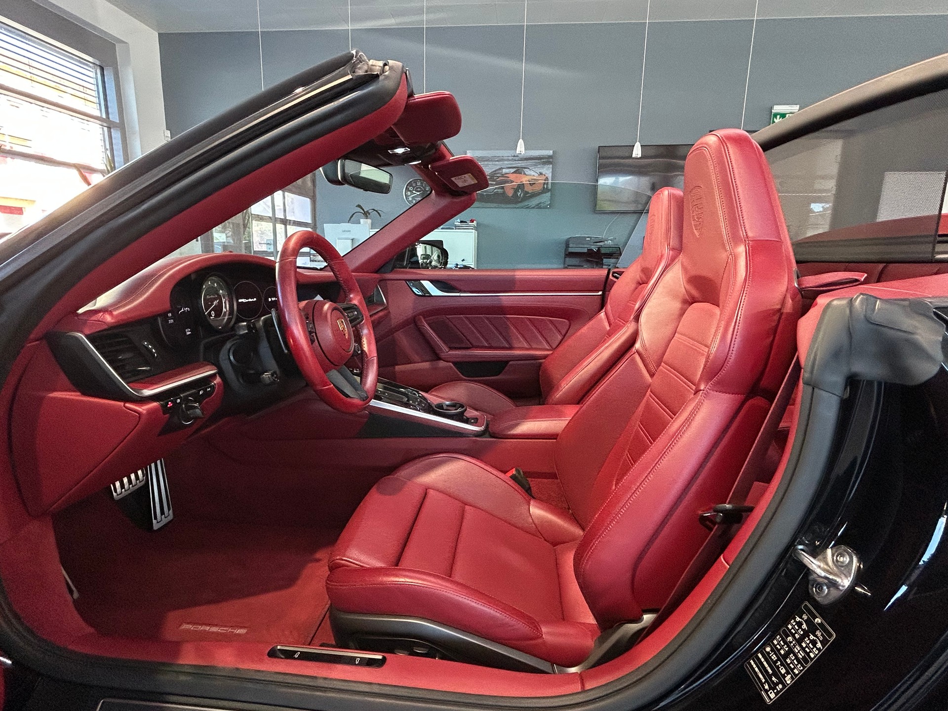 PORSCHE 911 Turbo S Cabriolet PDK-image-12