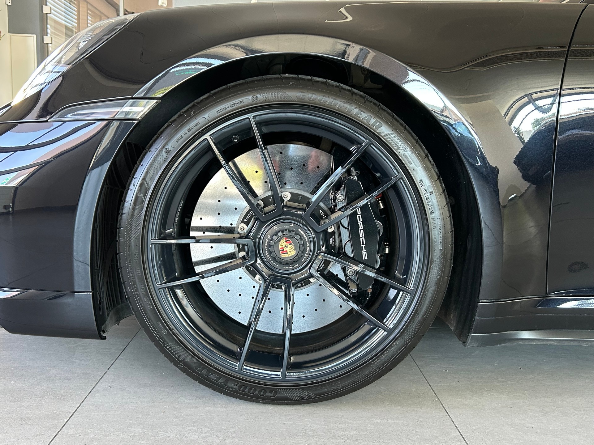 PORSCHE 911 Turbo S Cabriolet PDK-image-9