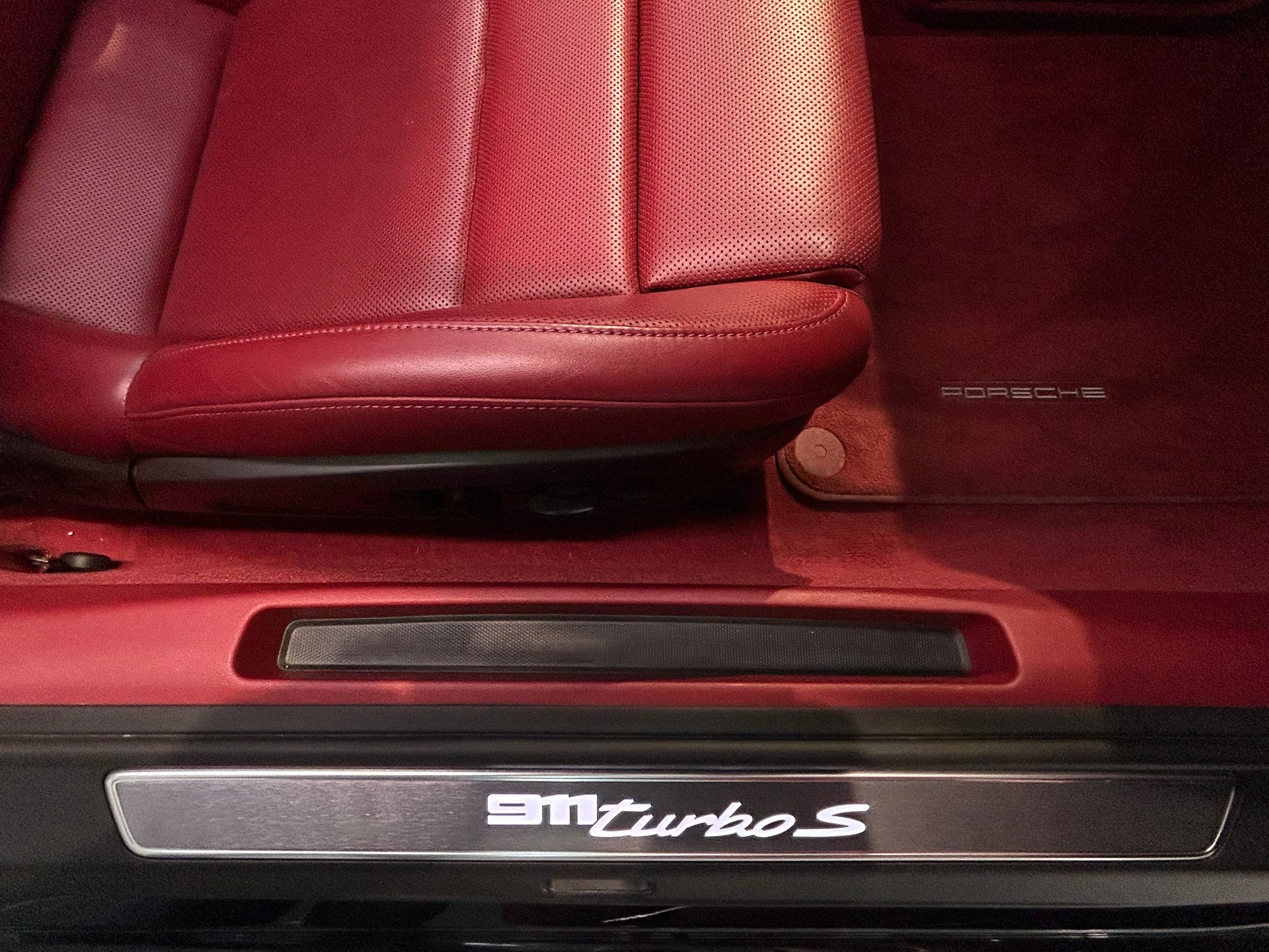 PORSCHE 911 Turbo S Cabriolet PDK-image-16