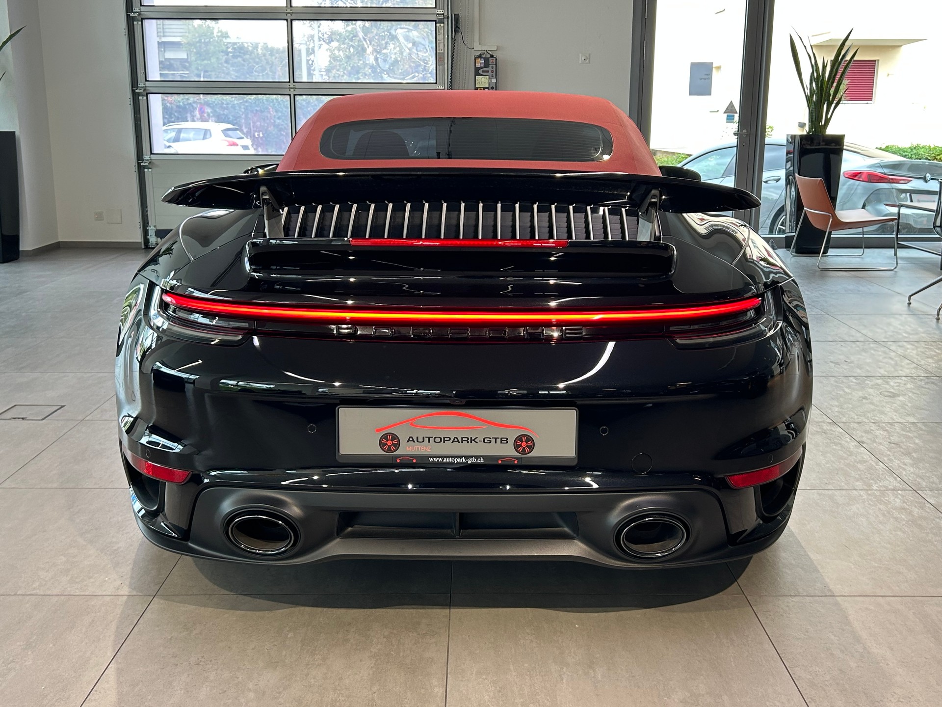 PORSCHE 911 Turbo S Cabriolet PDK-image-10