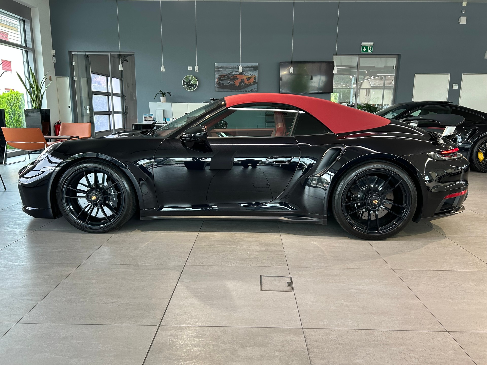 PORSCHE 911 Turbo S Cabriolet PDK-image-6