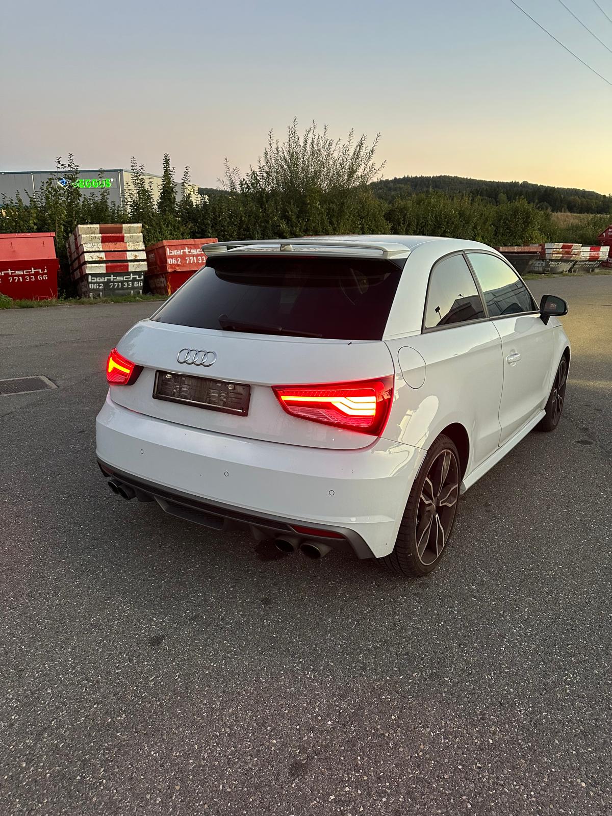 AUDI S1 2.0 TFSI quattro-image-8