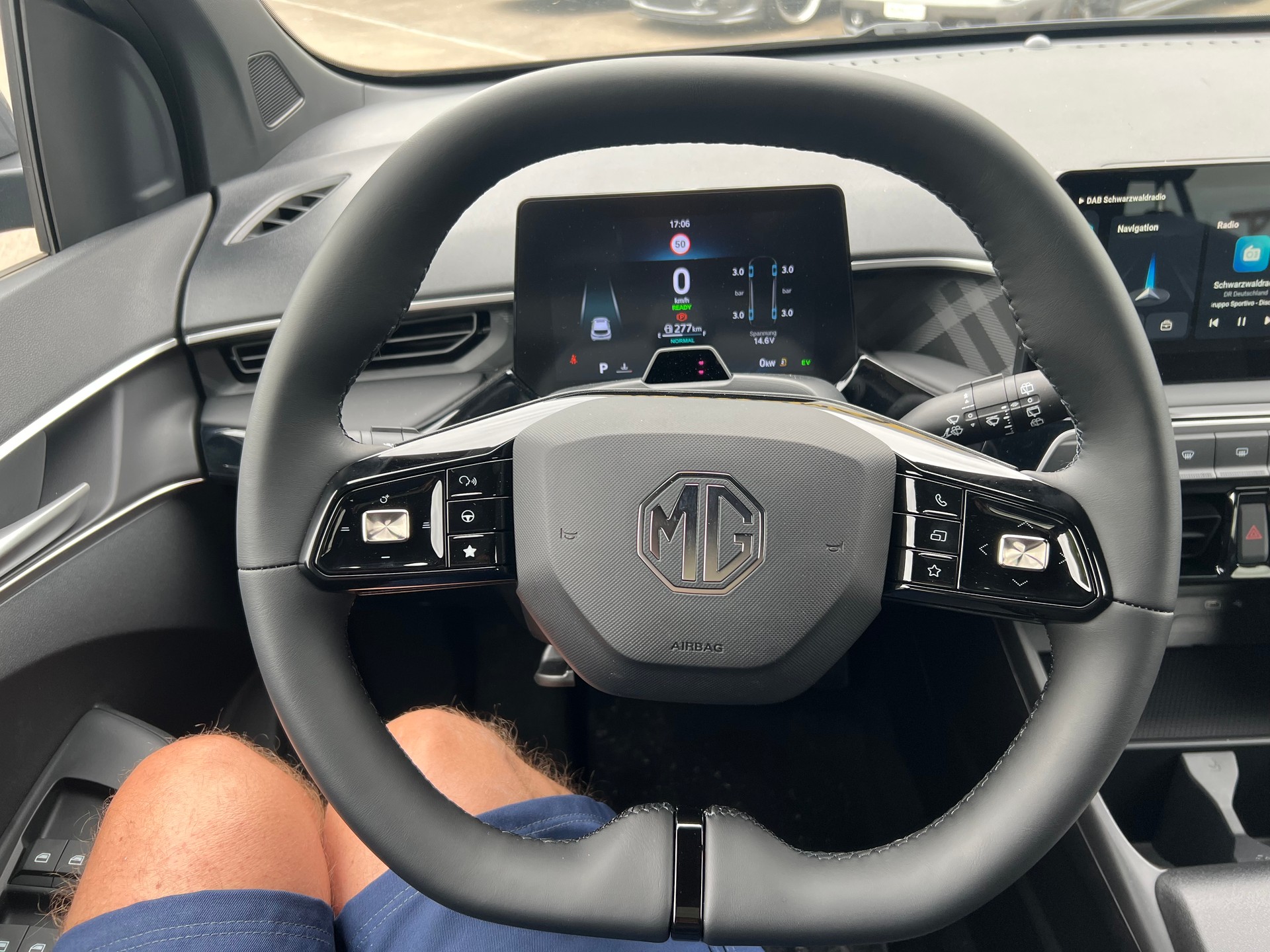 MG 3 1.5 Hybrid Luxury Aut.-image-23