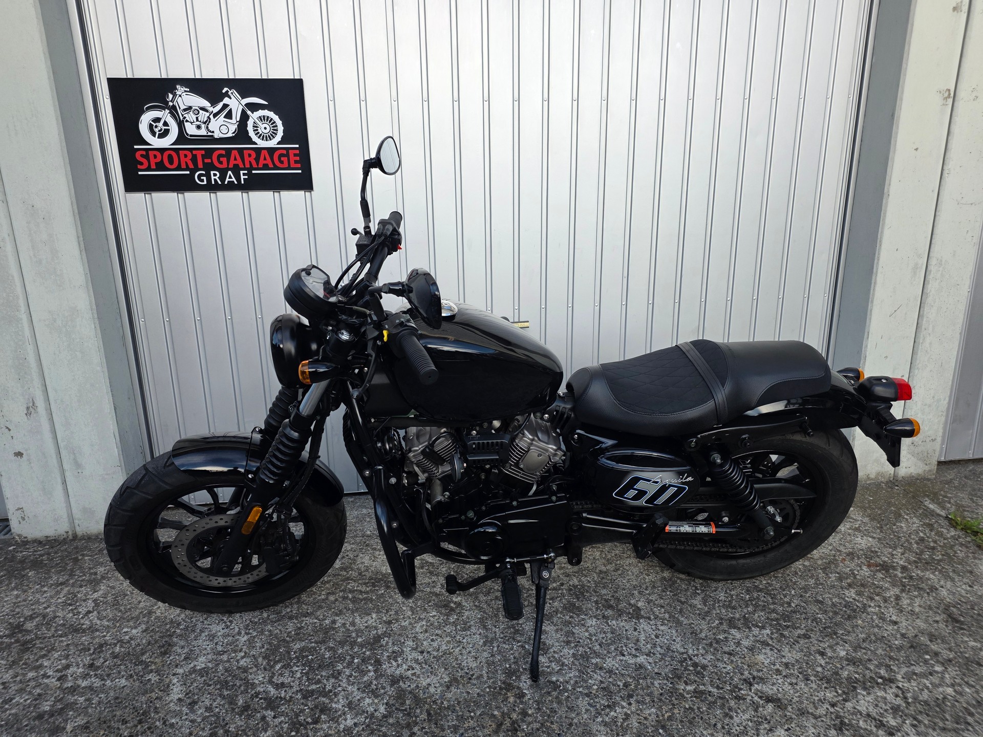HYOSUNG 125 s Aquilla-showroom-element-1