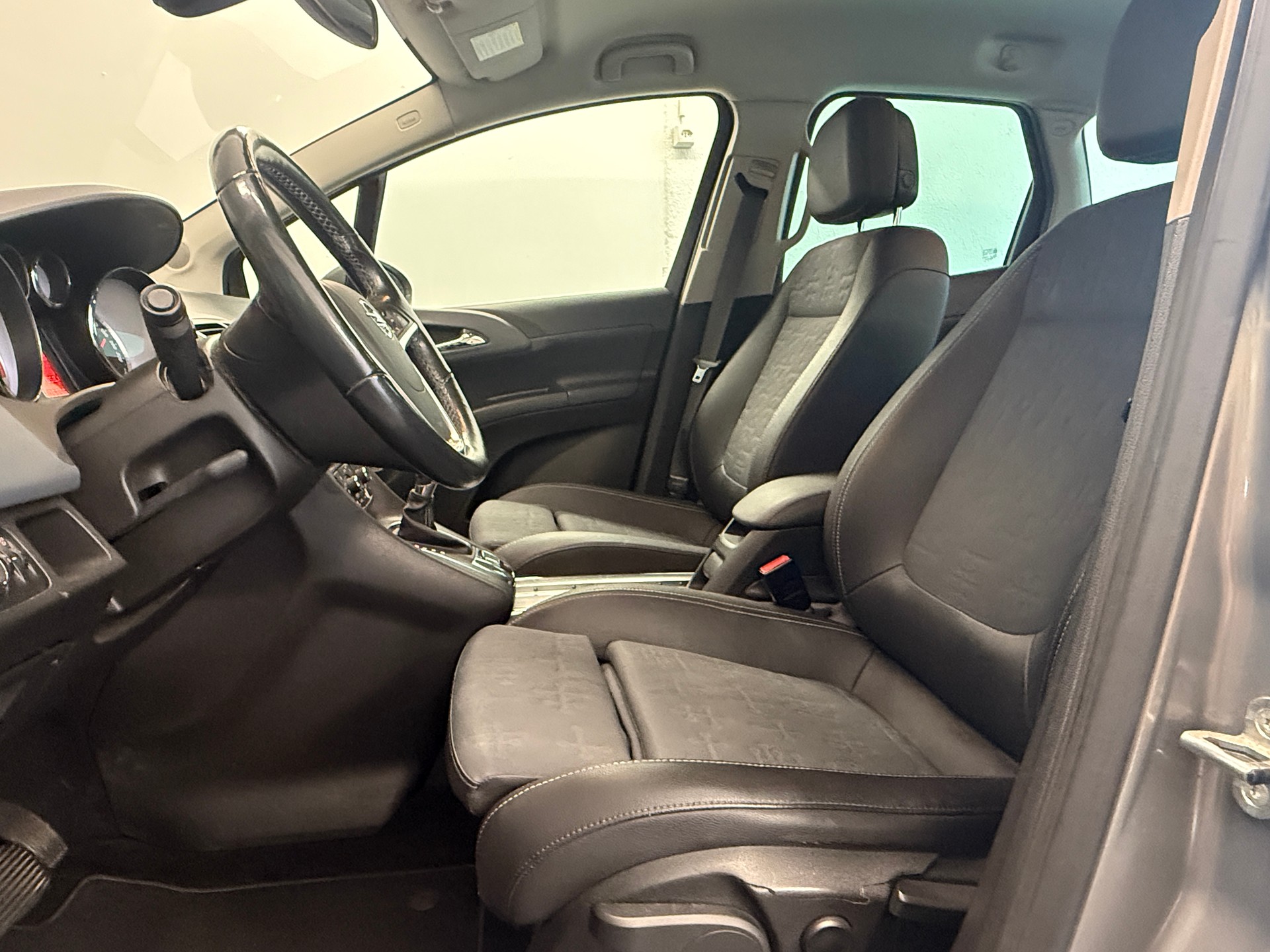 OPEL Meriva 1.7 CDTi Cosmo Automatic Sitzheizung / Lenkradheizung / 8 fach Bereift-image-9