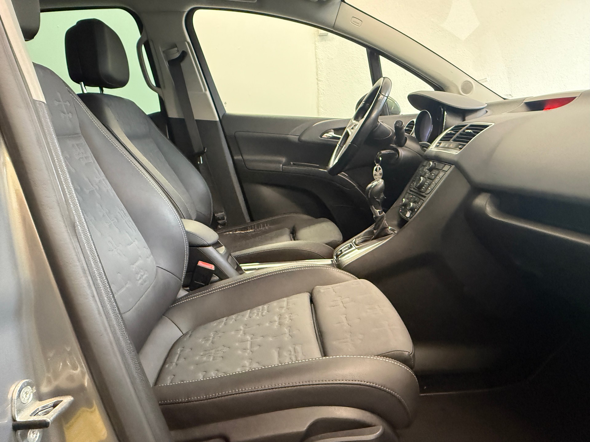 OPEL Meriva 1.7 CDTi Cosmo Automatic Sitzheizung / Lenkradheizung / 8 fach Bereift-image-11