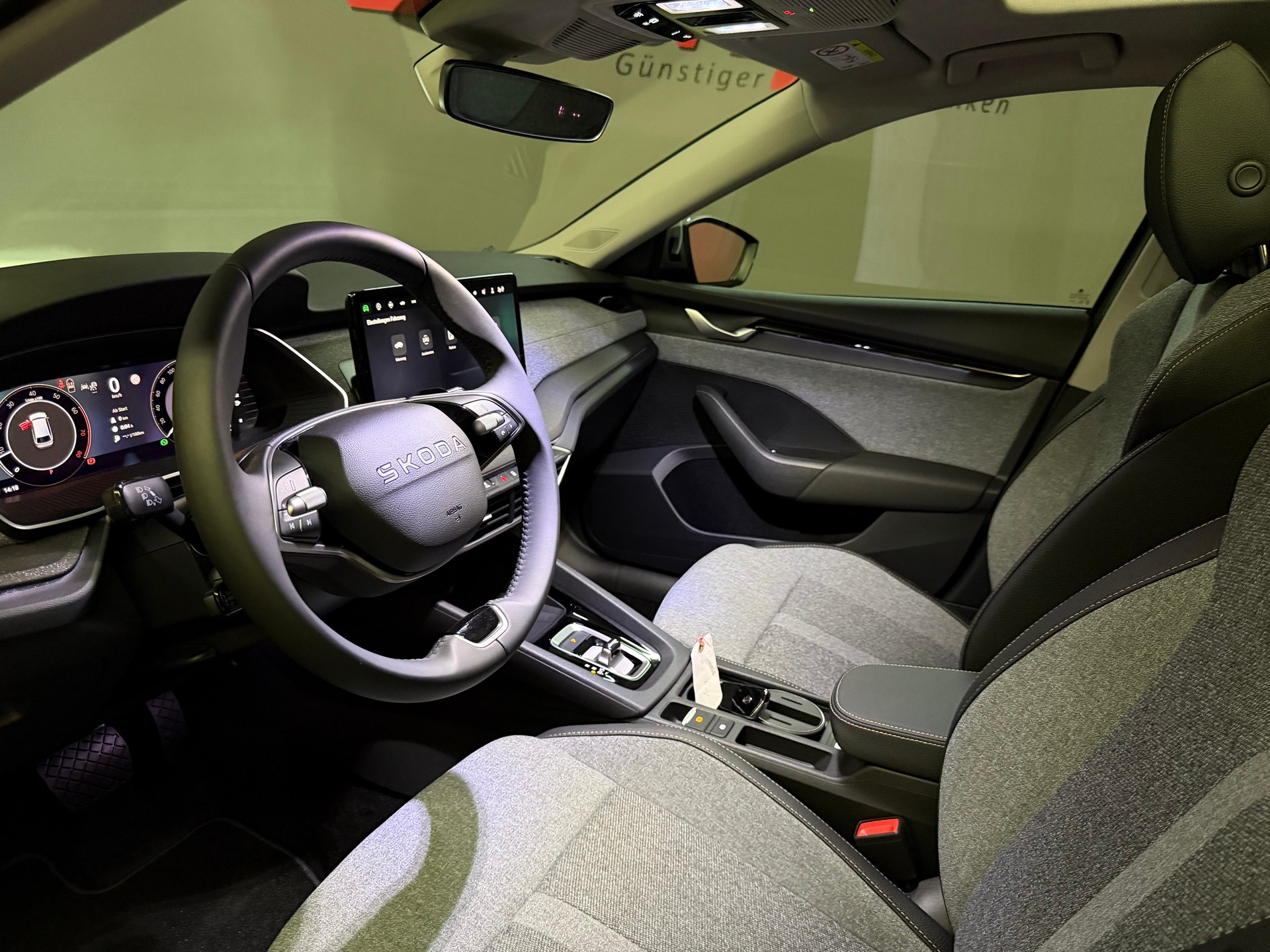 SKODA Octavia Combi 2.0 TSI DSG Selection 4x4-image-14