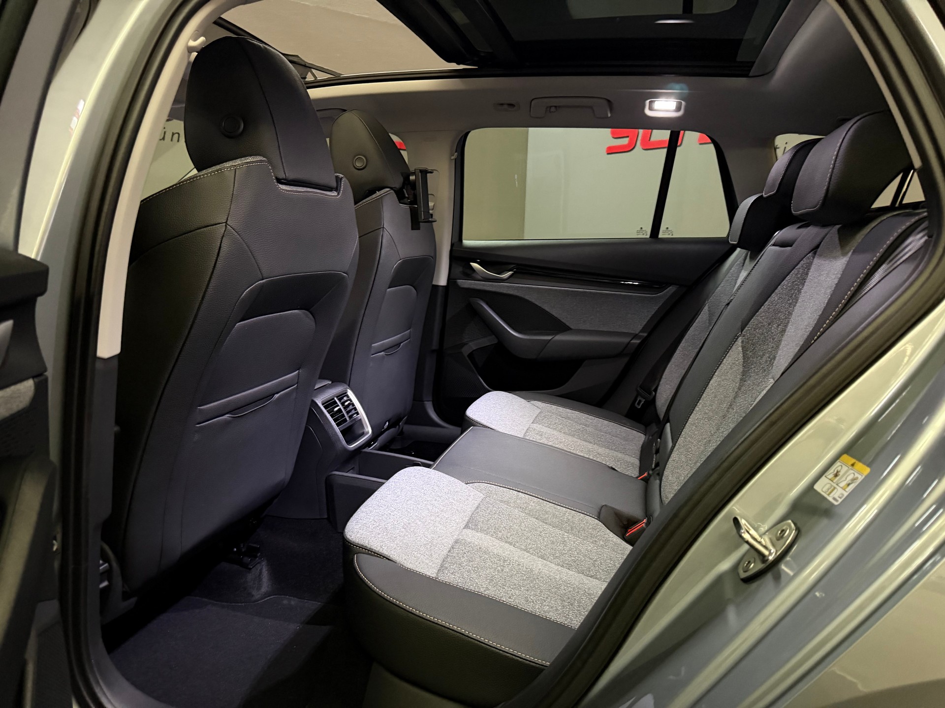 SKODA Octavia Combi 2.0 TSI DSG Selection 4x4-image-20
