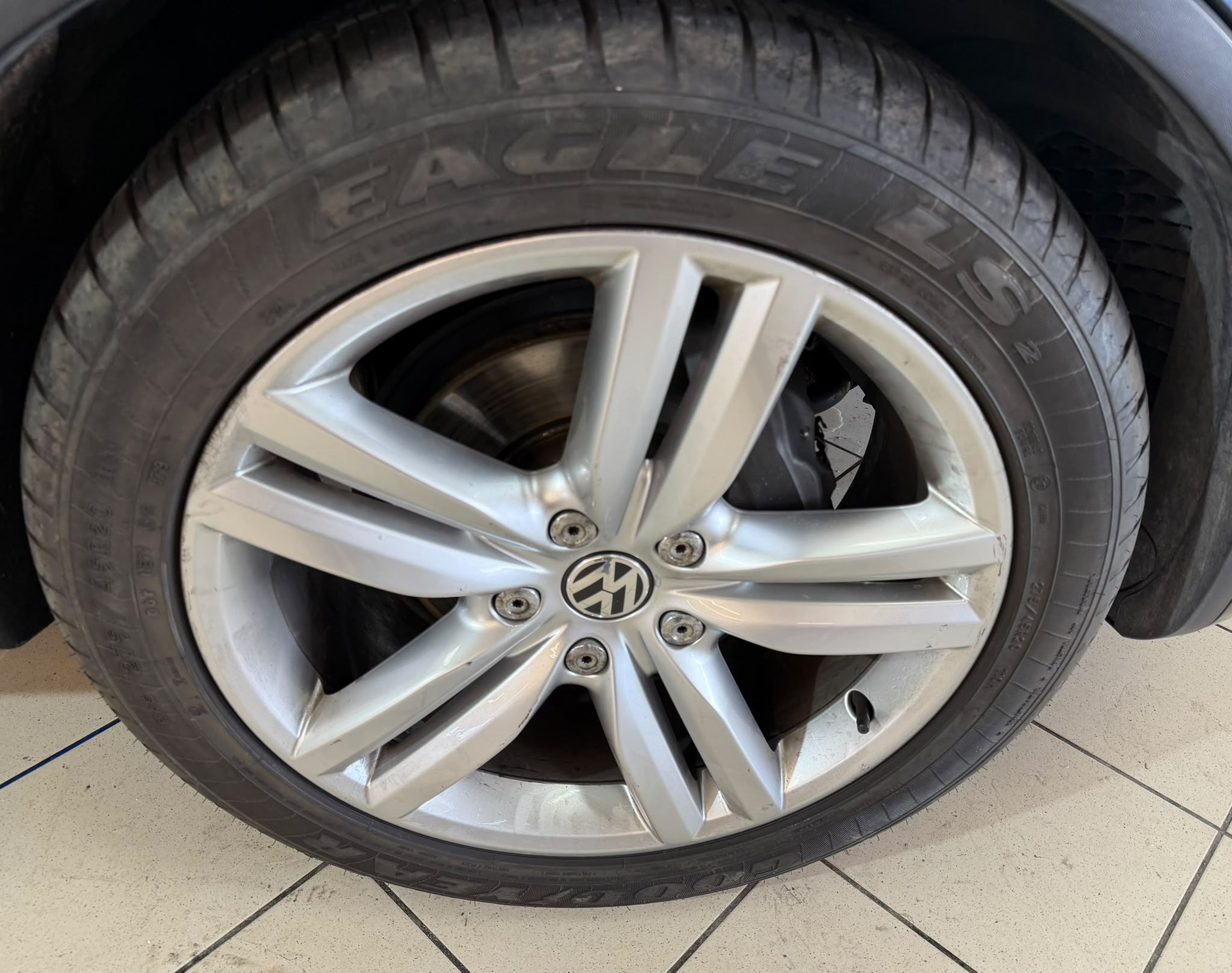 VW Touareg 3.0 TDI BlueMotion Technology Tiptronic-image-5