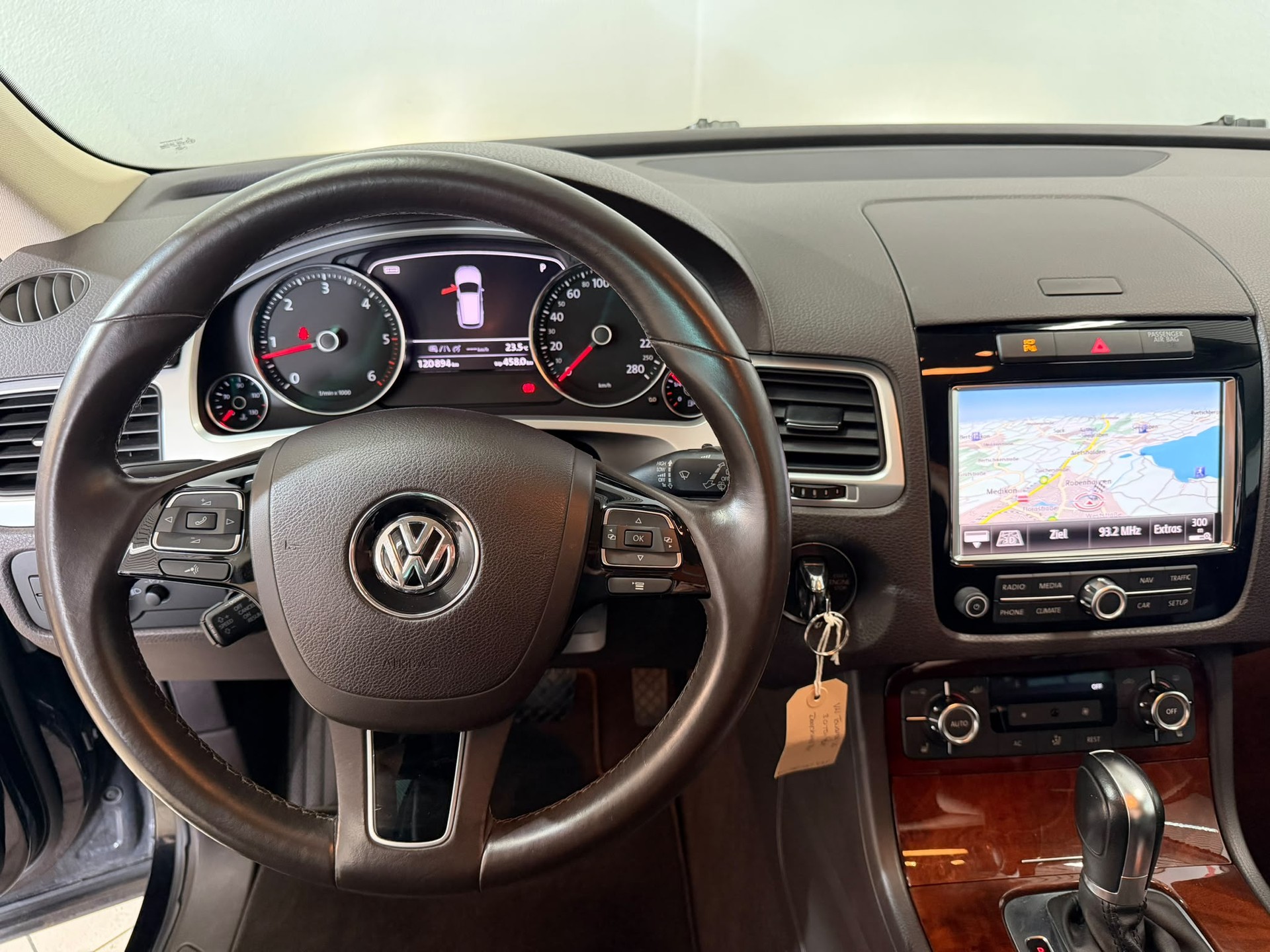 VW Touareg 3.0 TDI BlueMotion Technology Tiptronic-image-9
