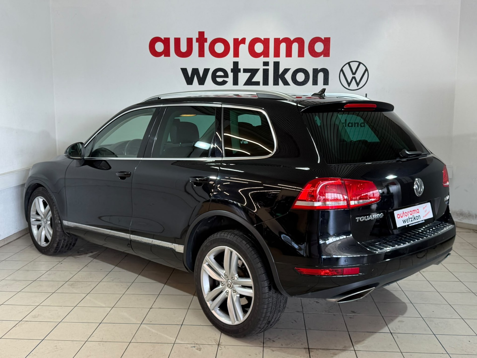 VW Touareg 3.0 TDI BlueMotion Technology Tiptronic-image-2