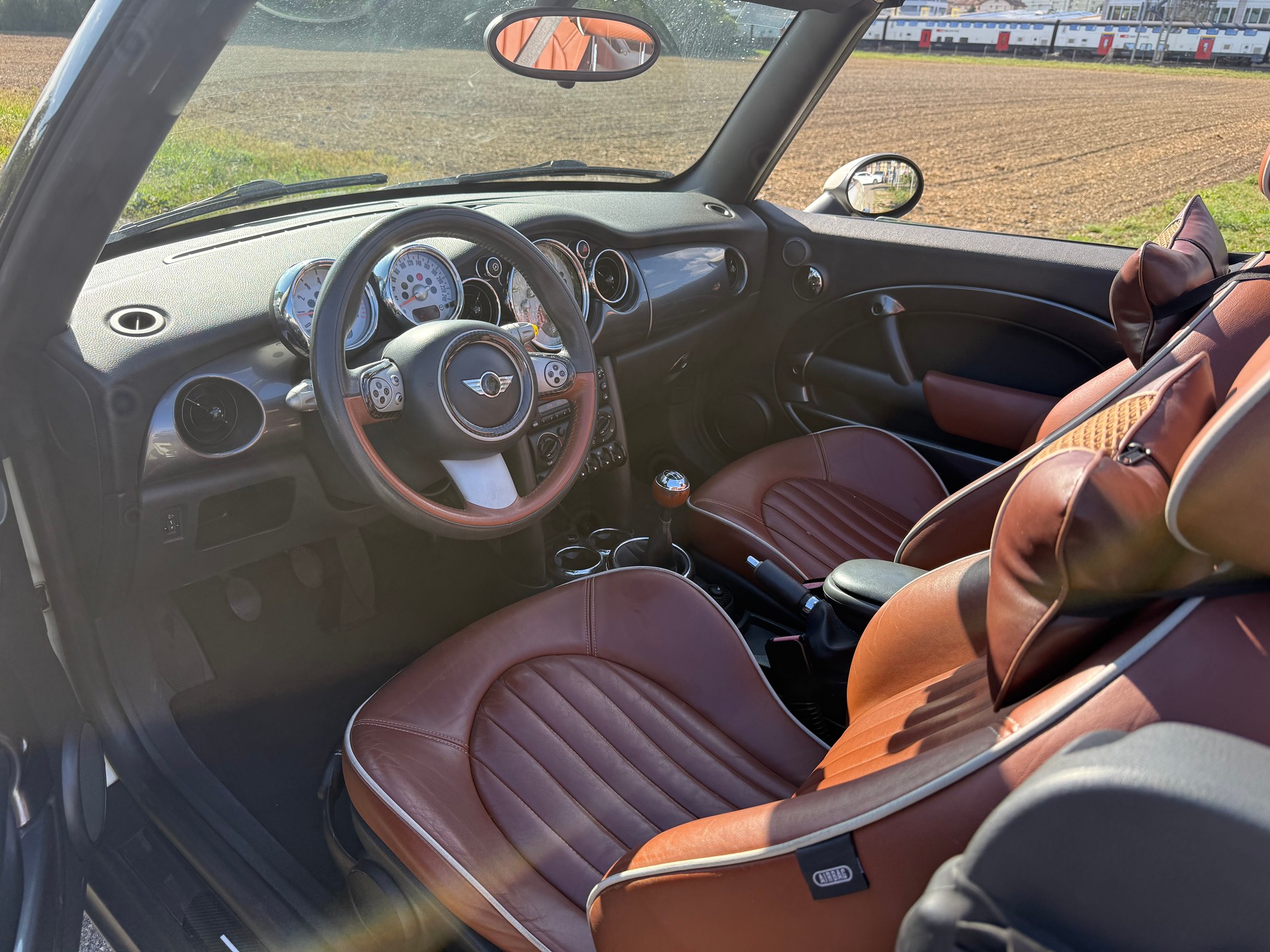 MINI Cooper Cabriolet-image-8