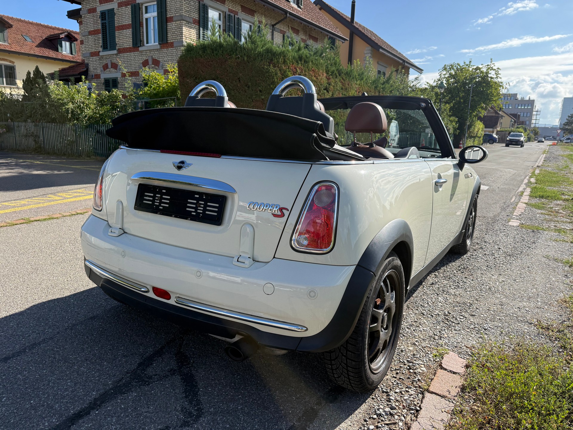 MINI Cooper Cabriolet-image-3
