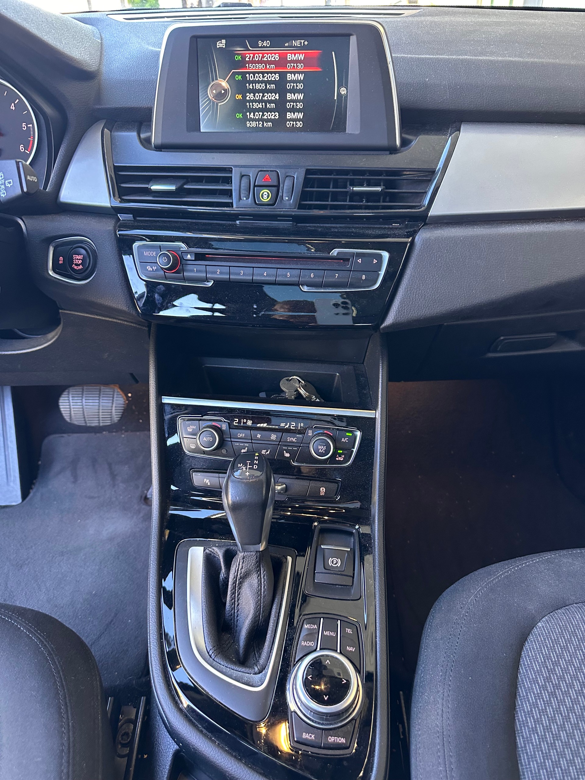 BMW 220d xDrive Active Tourer Steptronic-image-8