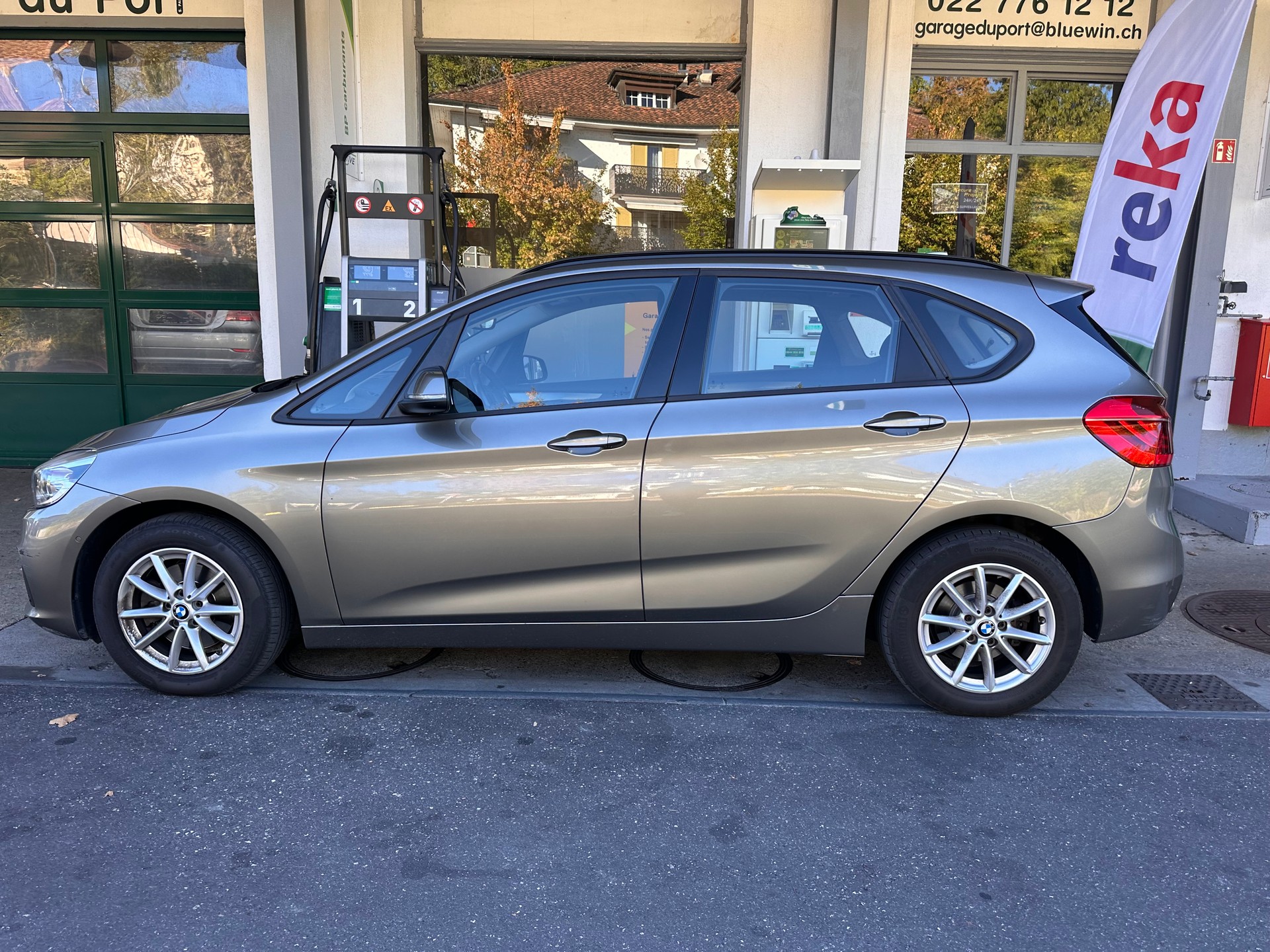 BMW 220d xDrive Active Tourer Steptronic-image-0
