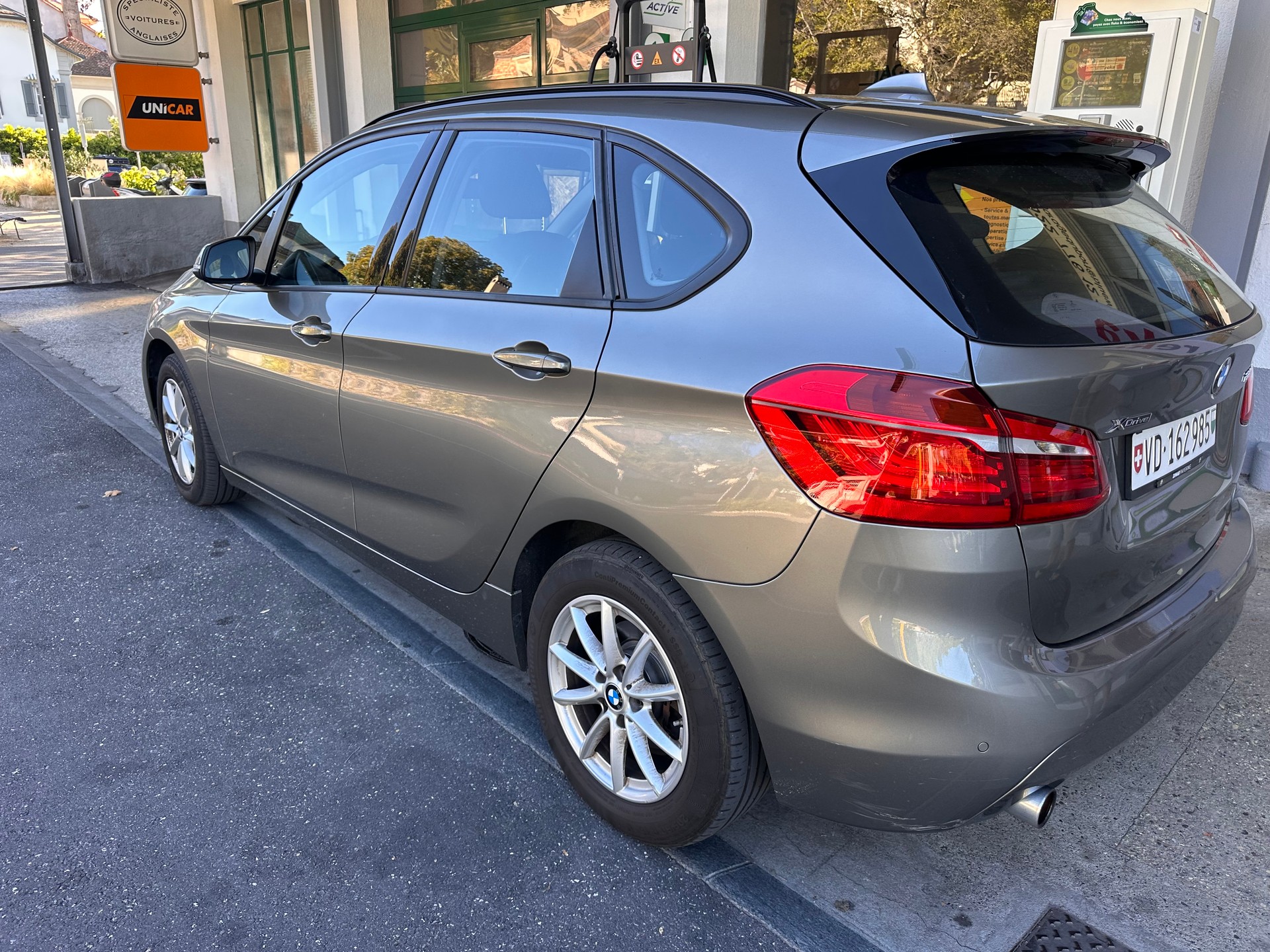 BMW 220d xDrive Active Tourer Steptronic-image-5