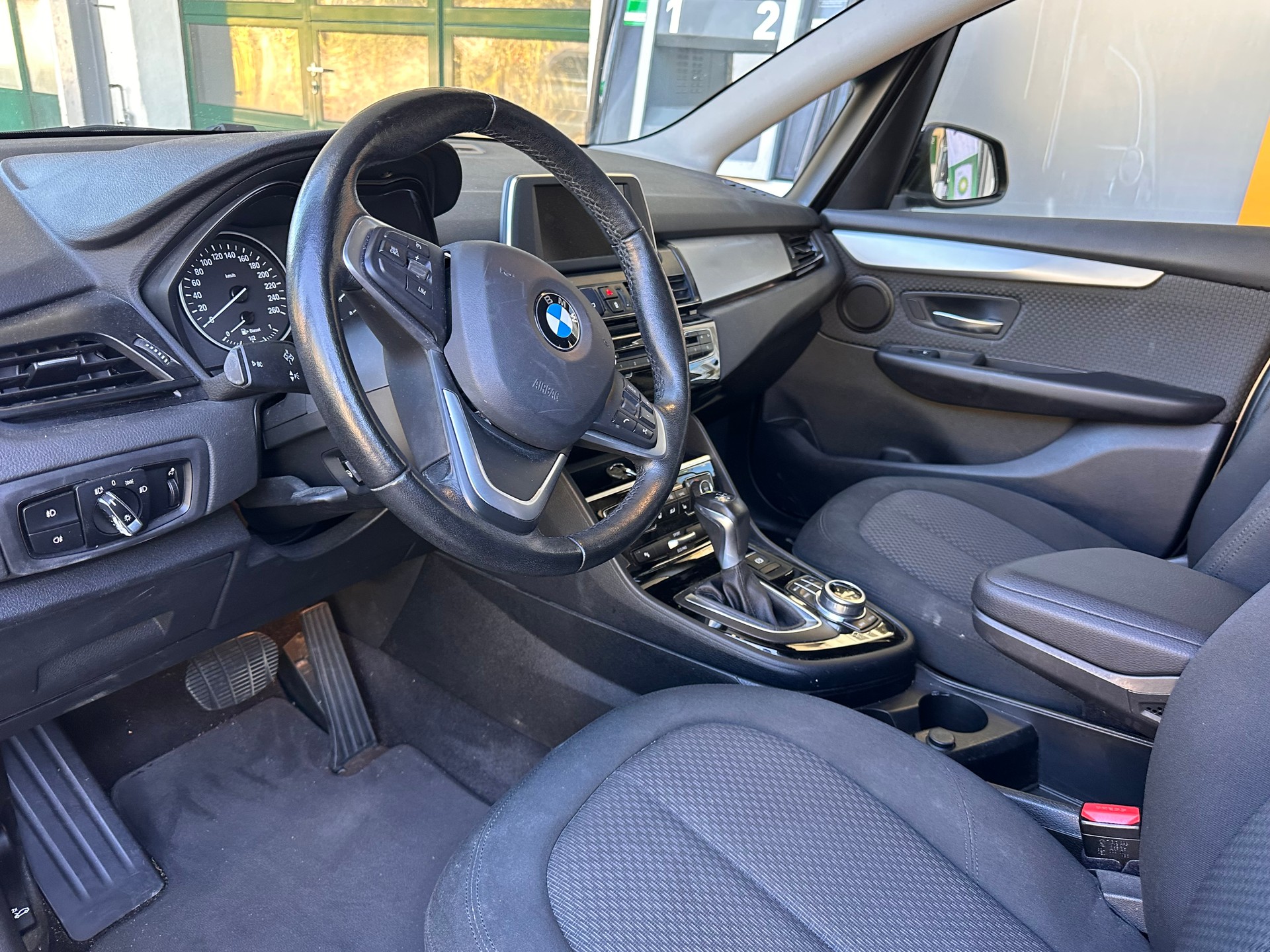 BMW 220d xDrive Active Tourer Steptronic-image-7
