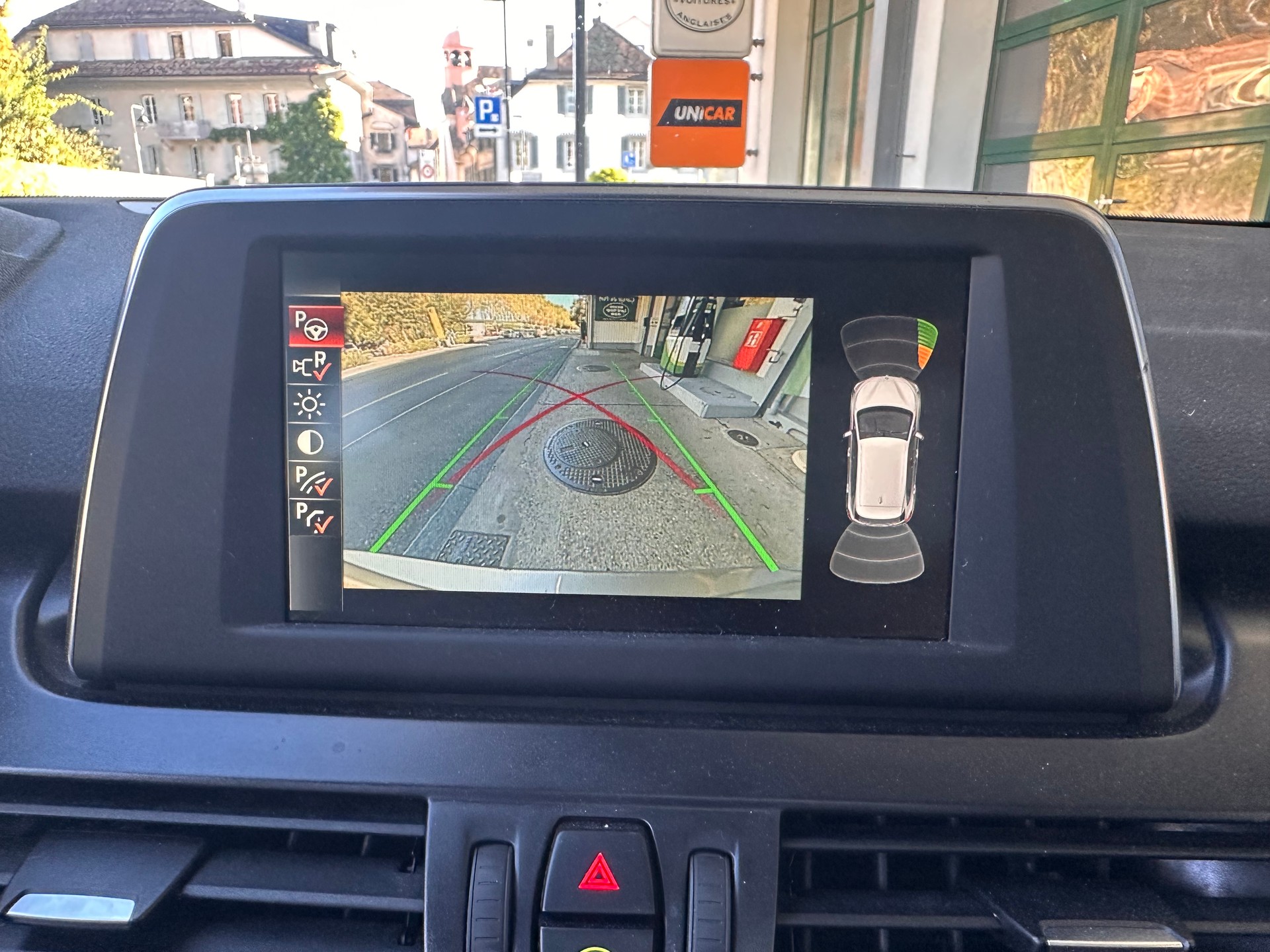 BMW 220d xDrive Active Tourer Steptronic-image-10