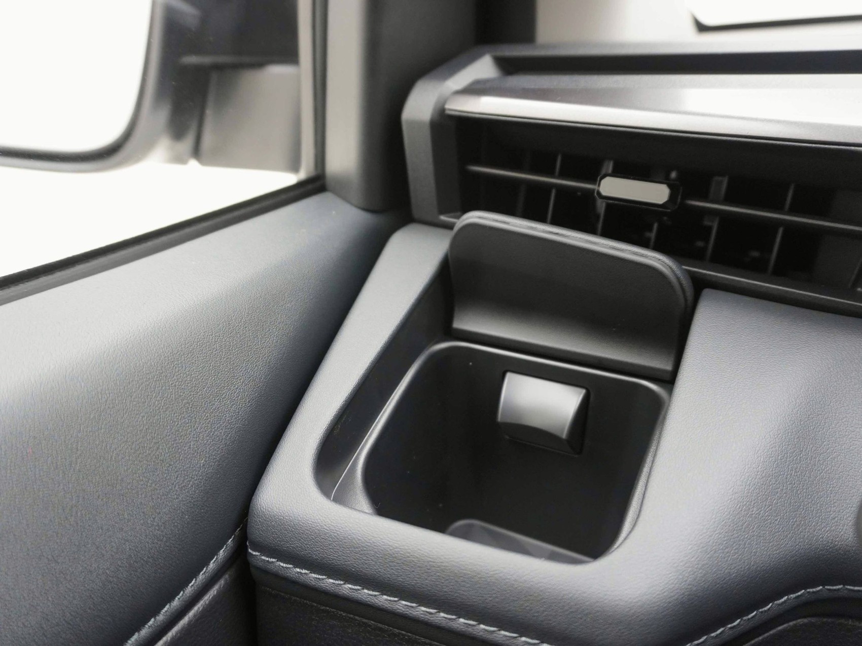 TOYOTA Hilux Double Cab.-Pick-up 59KWh Style ** 360° Kamera Rundumsicht **-image-17