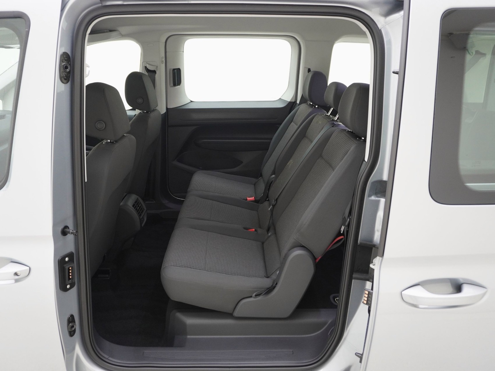 VW Caddy Maxi 2.0 TDI 4Motion-image-13