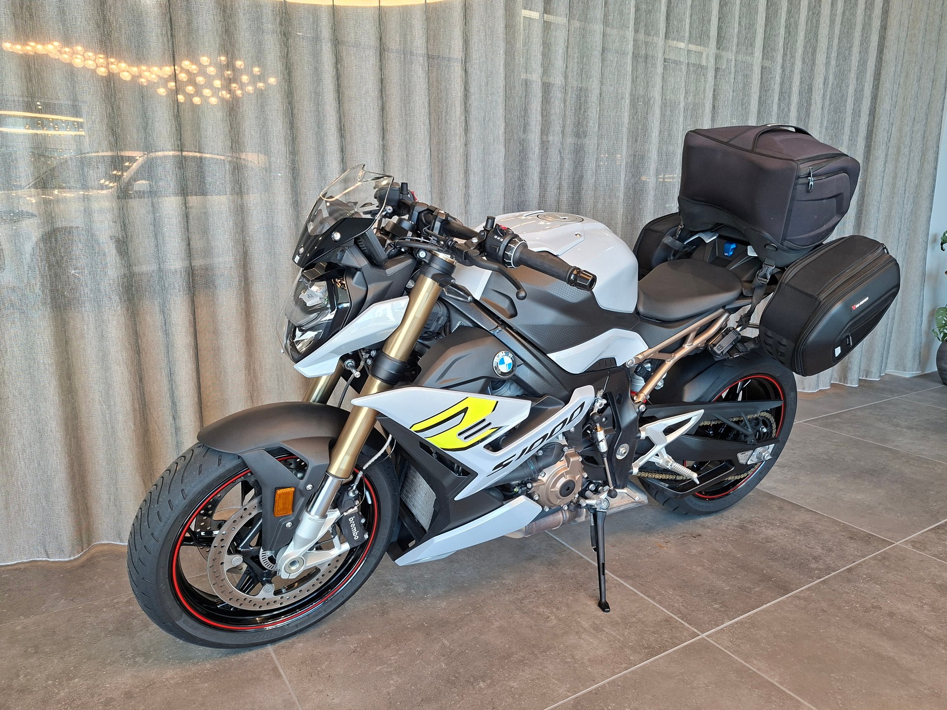 BMW S 1000 R-showroom-element-2