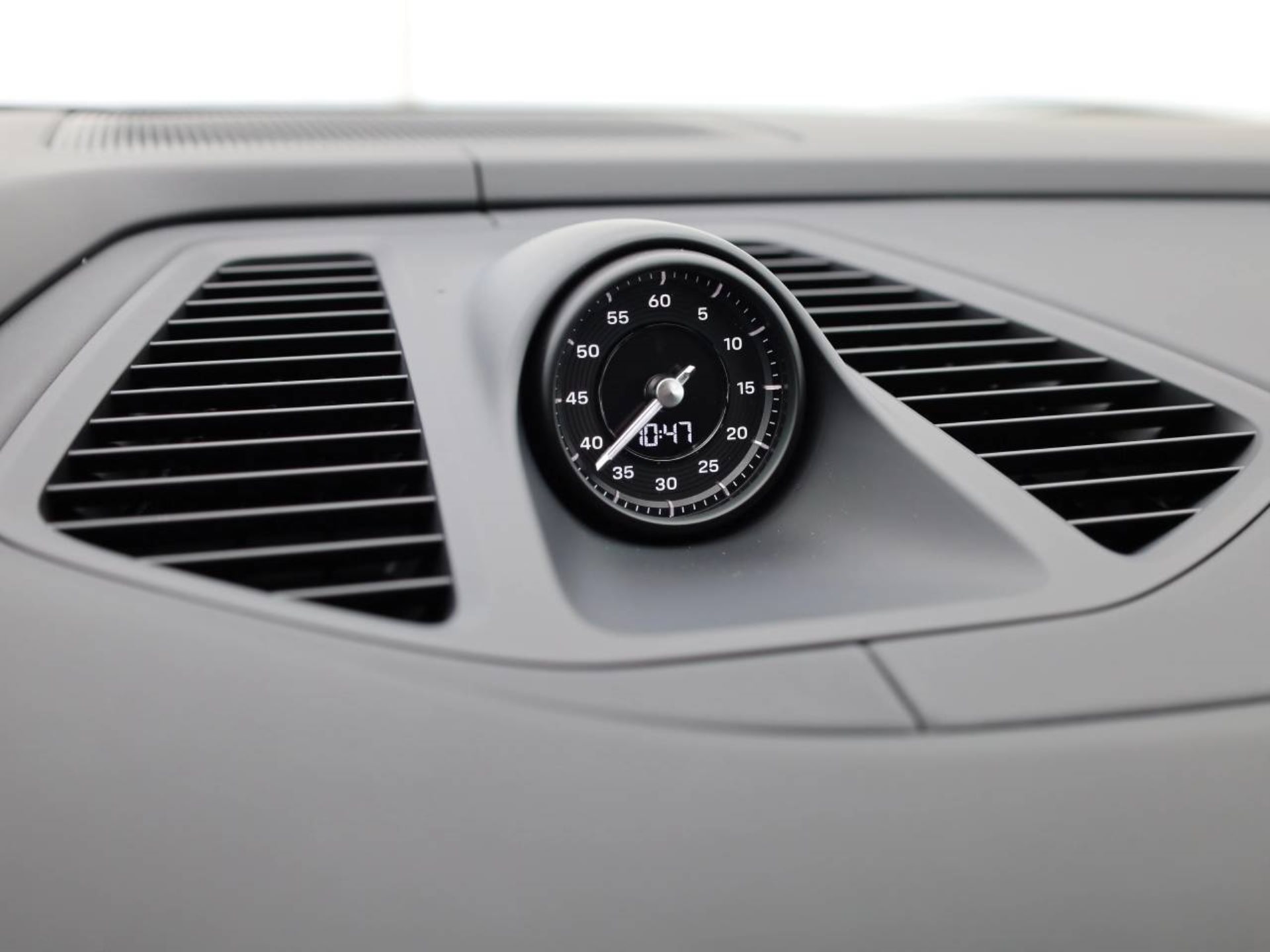 PORSCHE Macan 4S-image-12