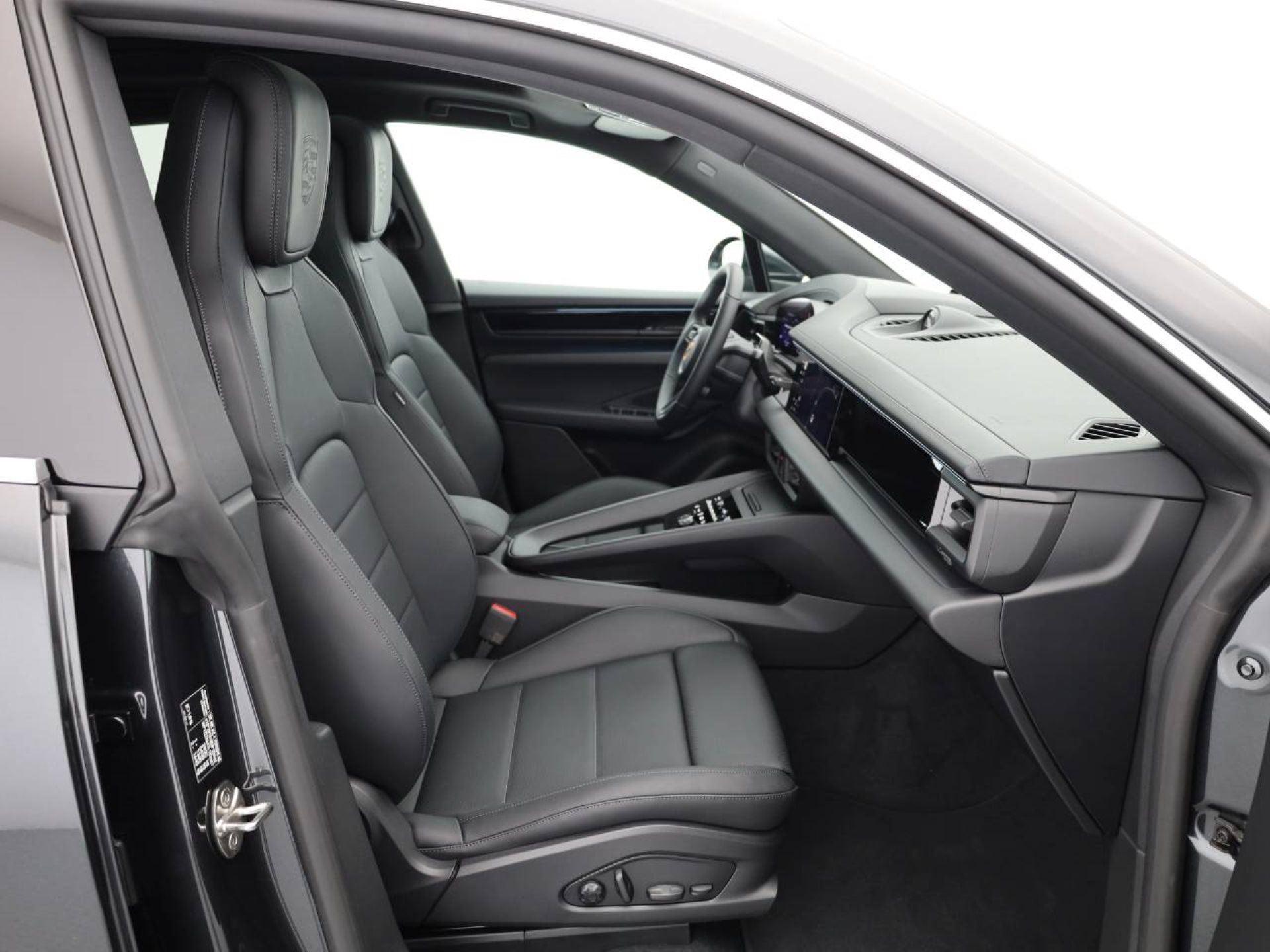 PORSCHE Macan 4S-image-17