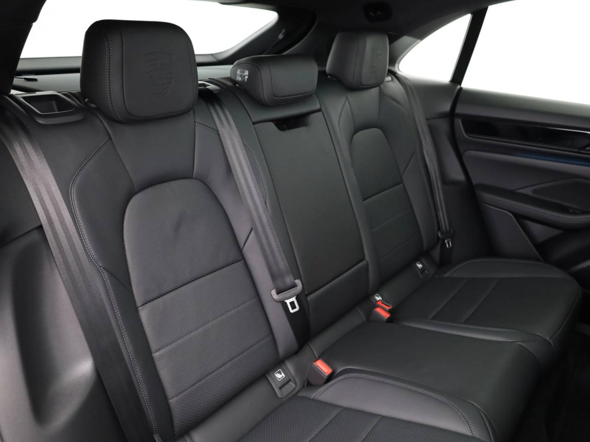 PORSCHE Macan 4S-image-18