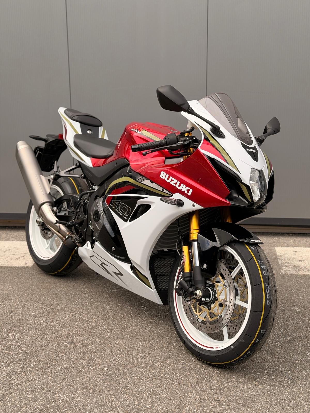 SUZUKI 40th Anniversary-showroom-element-3