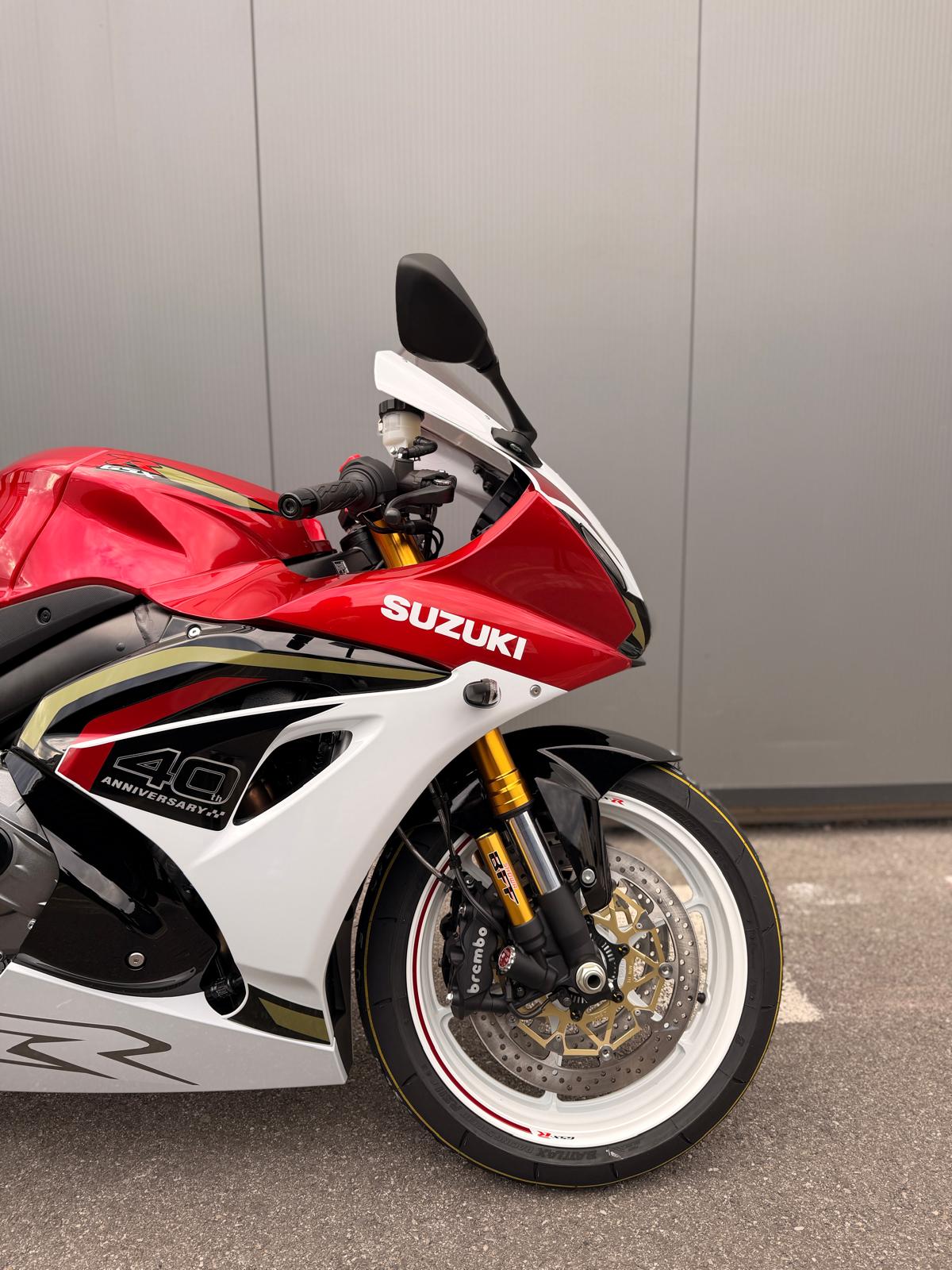 SUZUKI 40th Anniversary-showroom-element-1