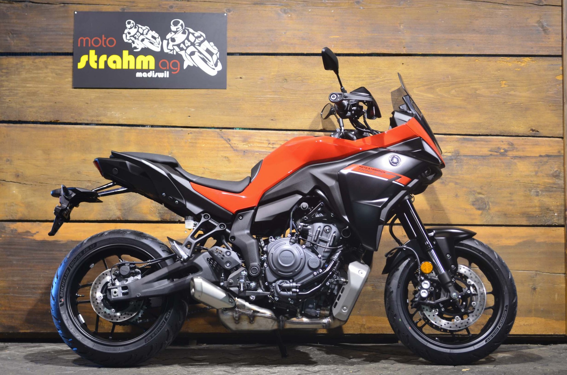 YAMAHA Tracer 7 ABS-showroom-element-1