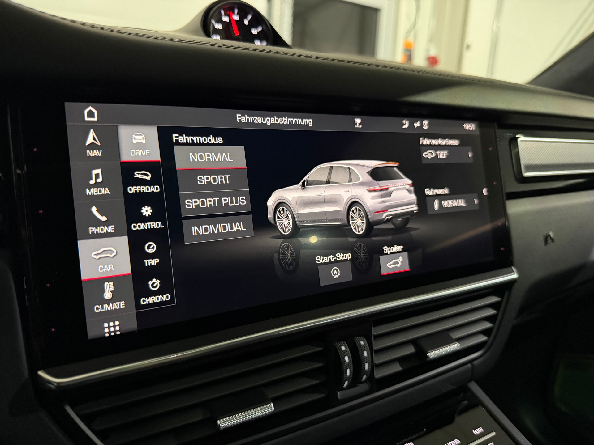 PORSCHE Cayenne Turbo (CH)-image-9