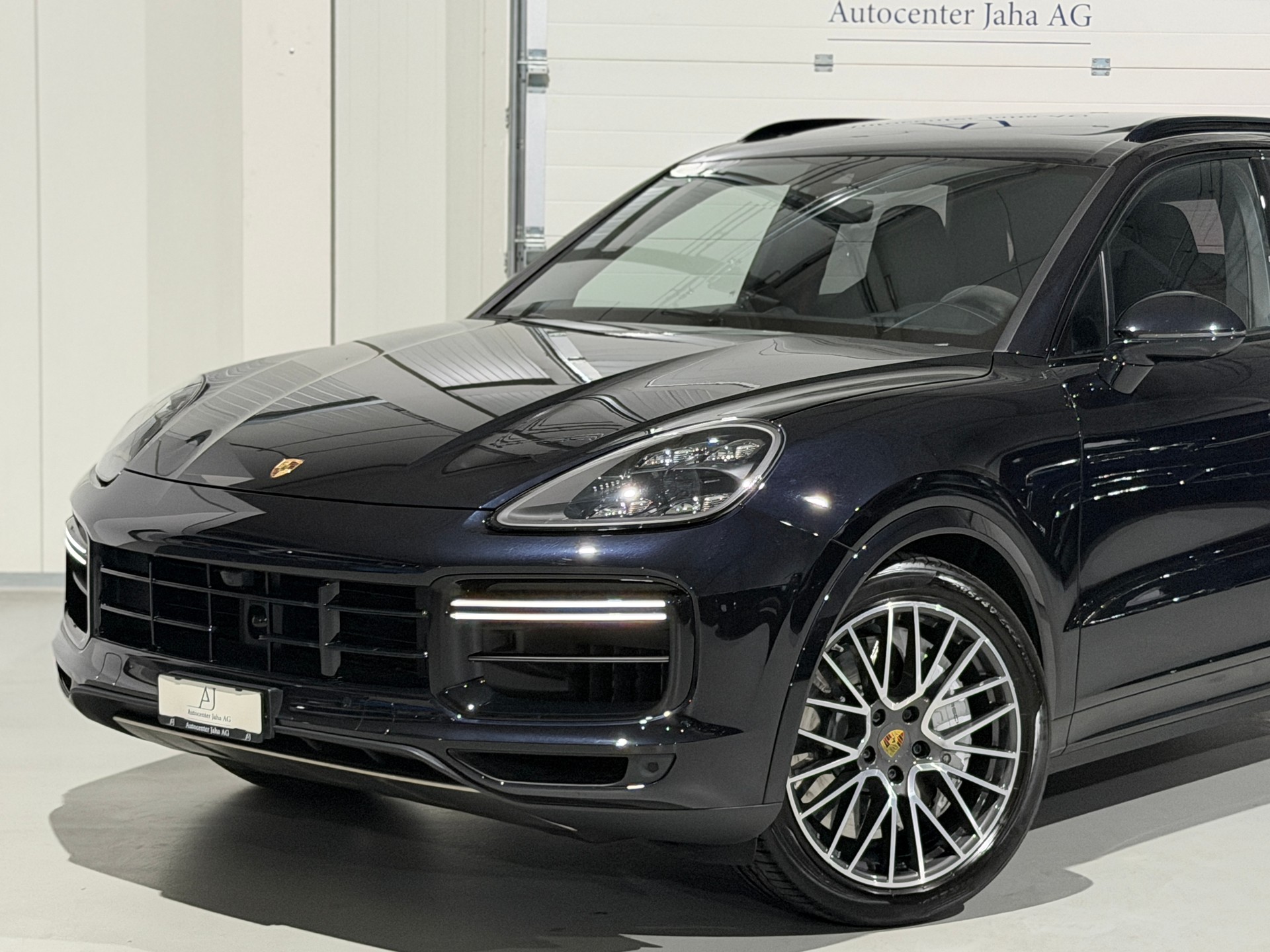PORSCHE Cayenne Turbo (CH)-image-1