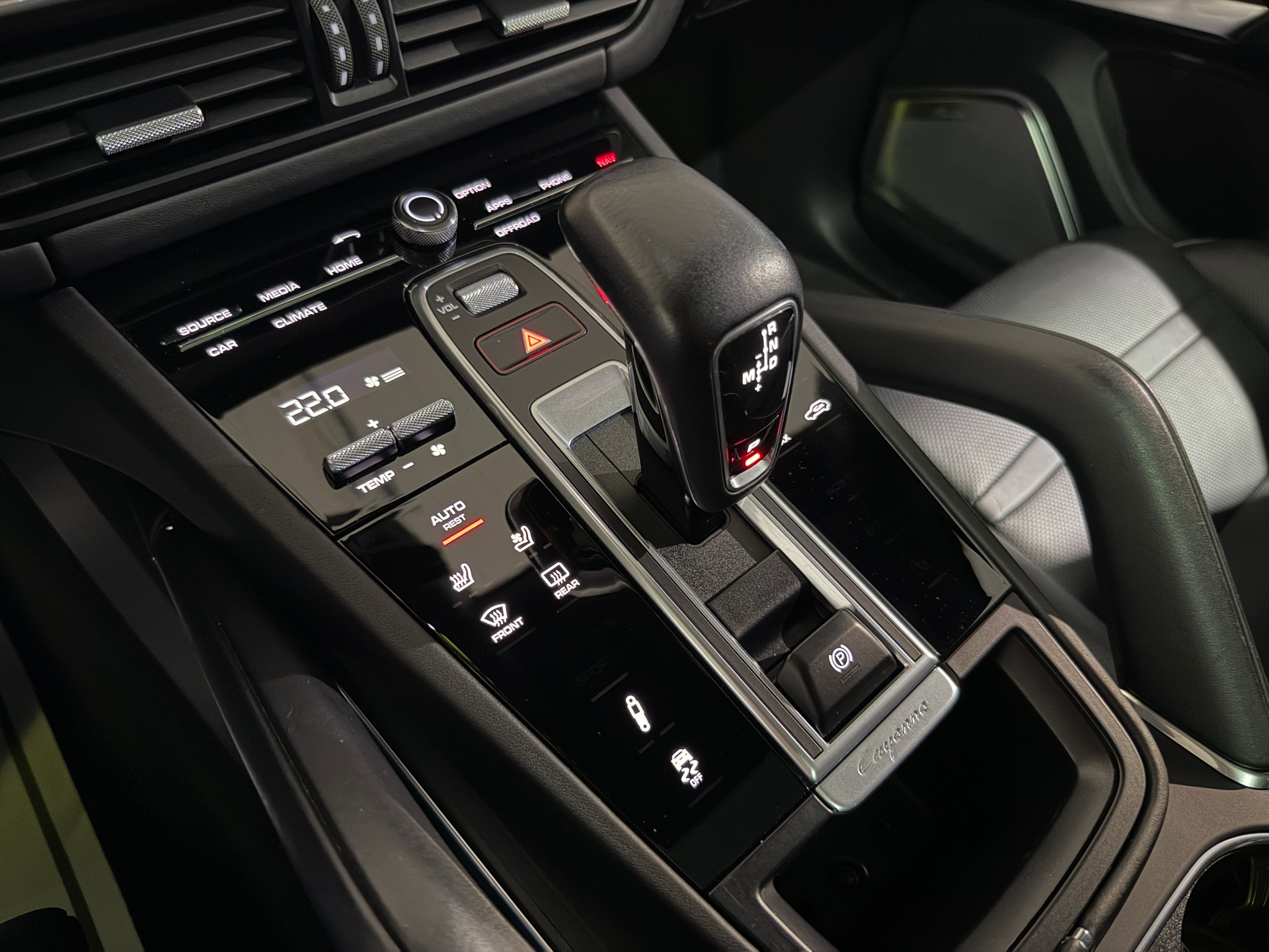 PORSCHE Cayenne Turbo (CH)-image-12