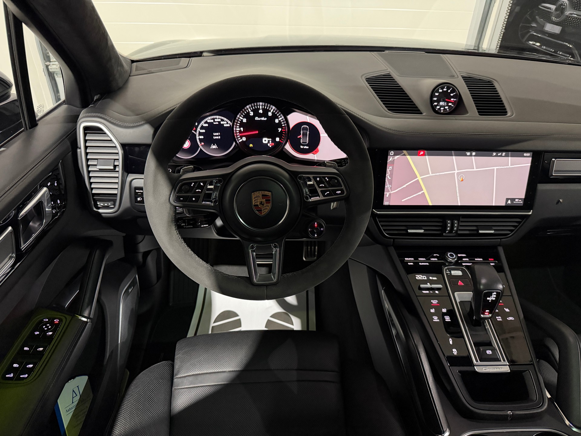 PORSCHE Cayenne Turbo (CH)-image-7