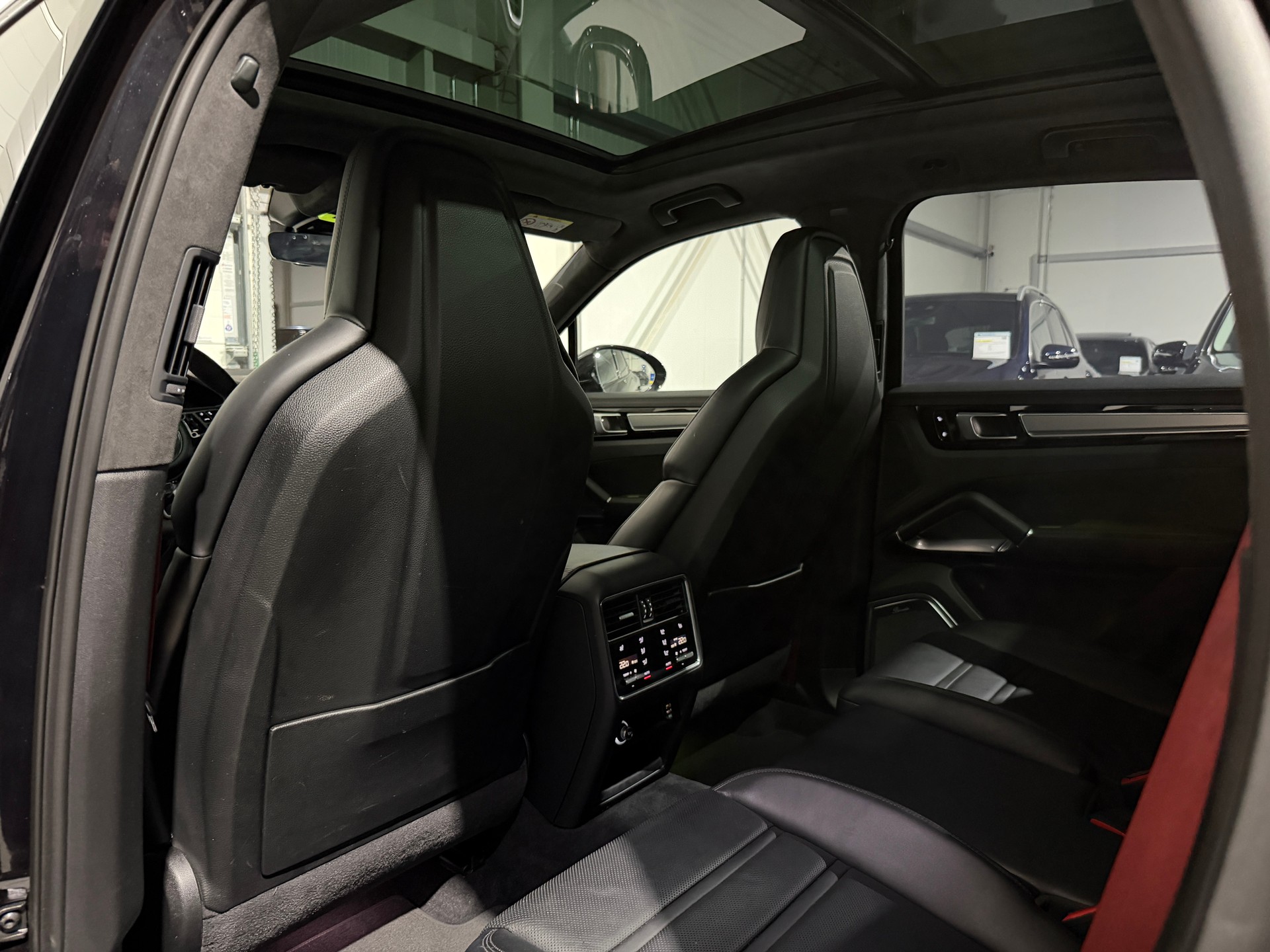 PORSCHE Cayenne Turbo (CH)-image-15