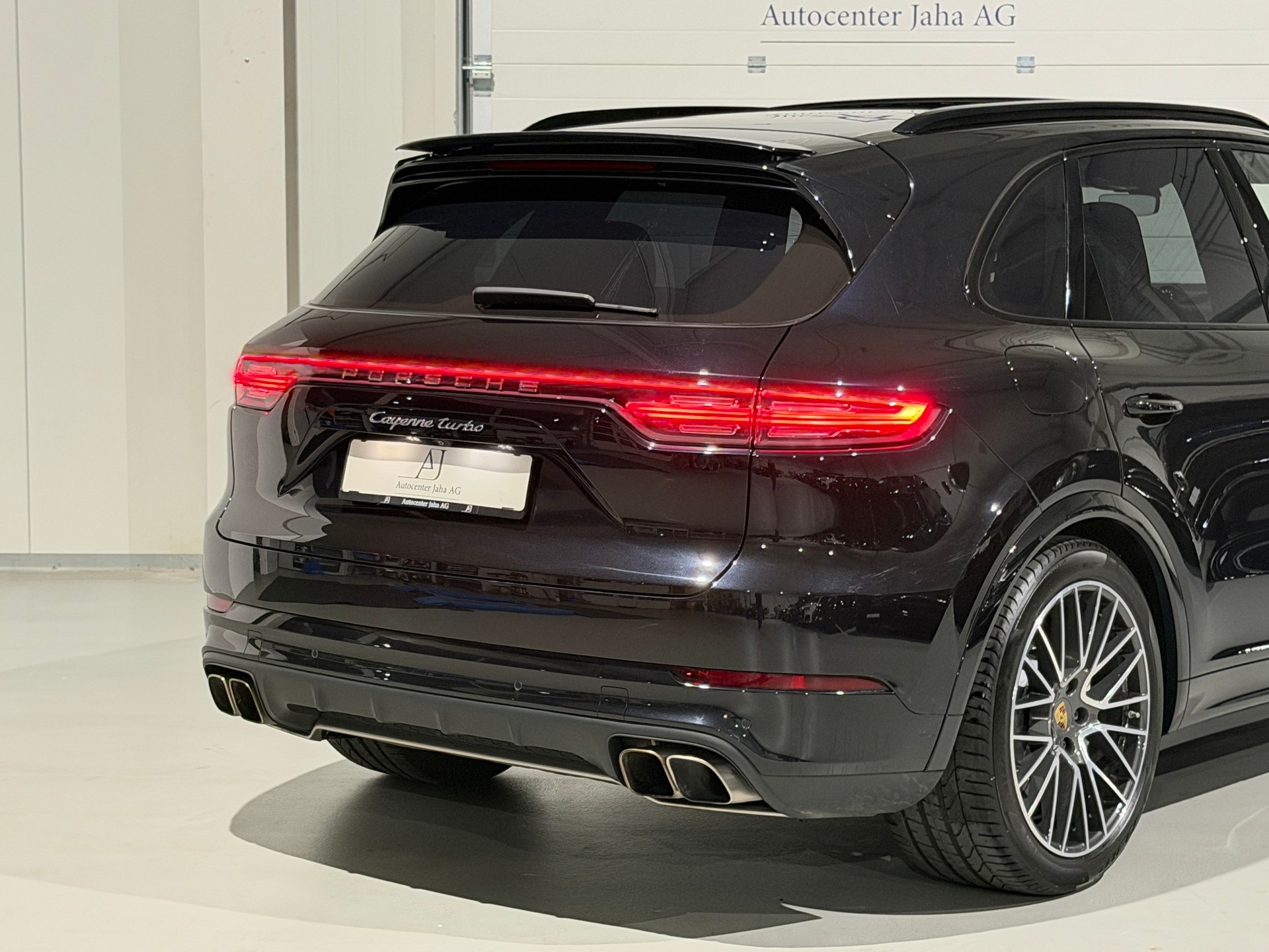 PORSCHE Cayenne Turbo (CH)-image-5