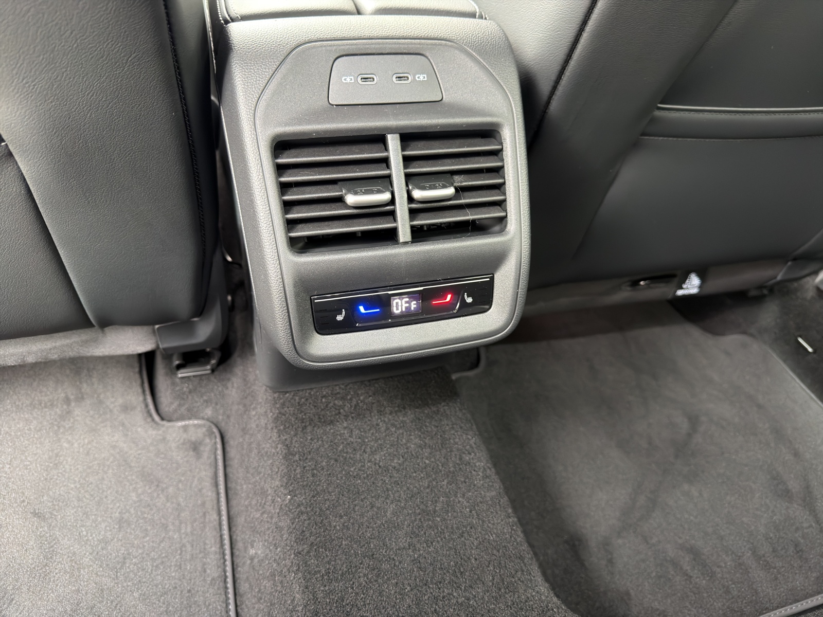 VW Passat Variant 2.0 TDI evo Business DSG-image-14