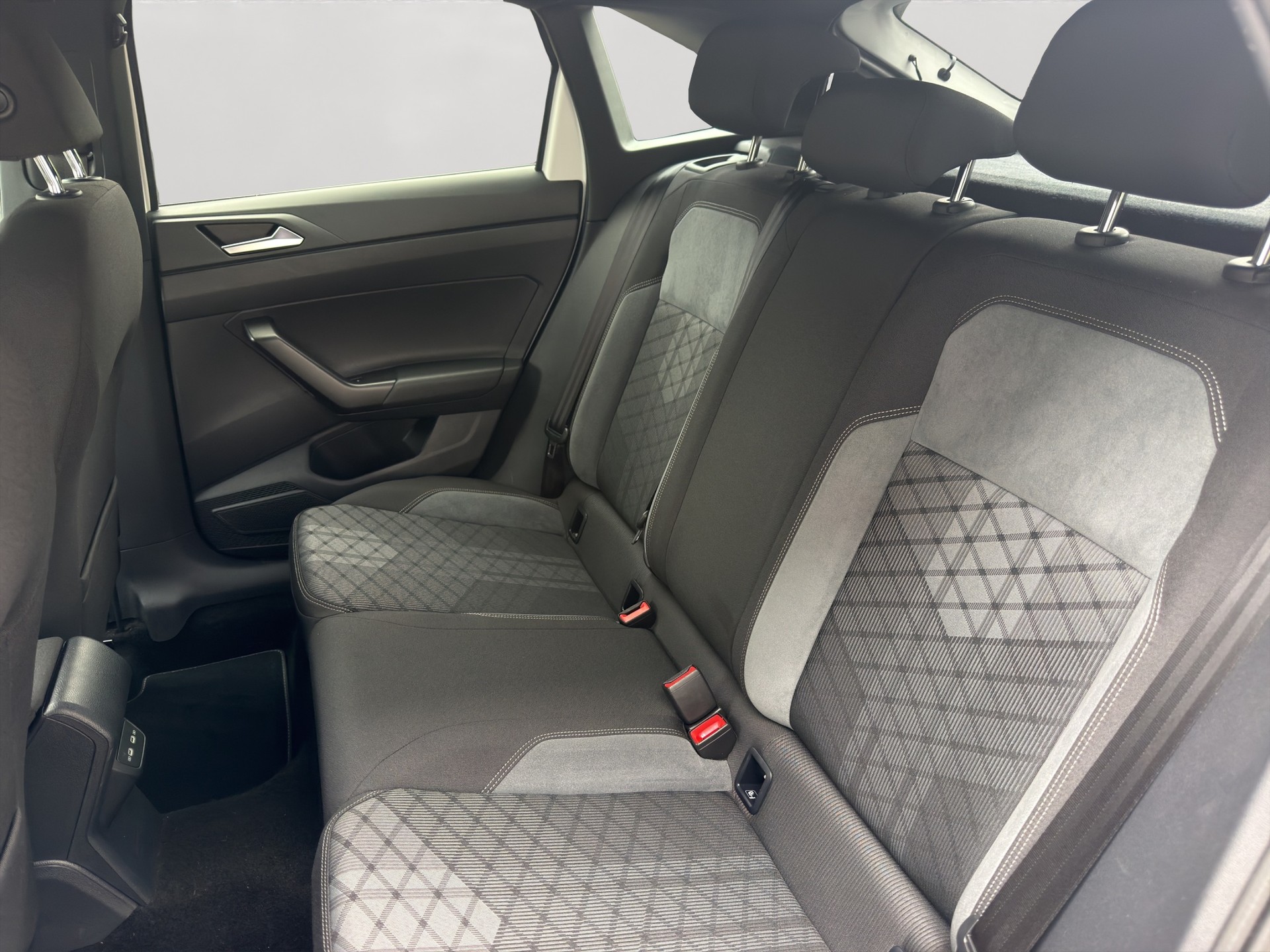 VW Taigo 1.0 TSI R-Line DSG-image-3