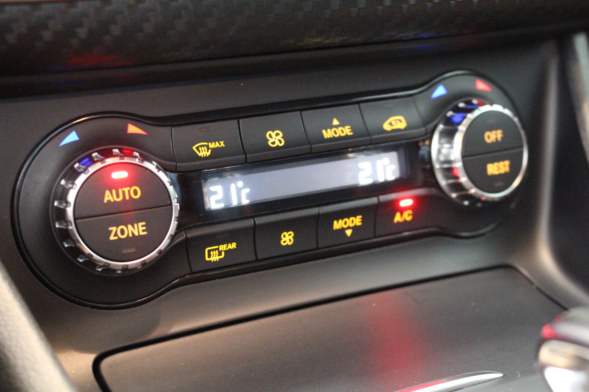 MERCEDES-BENZ A 45 AMG 4m-image-18