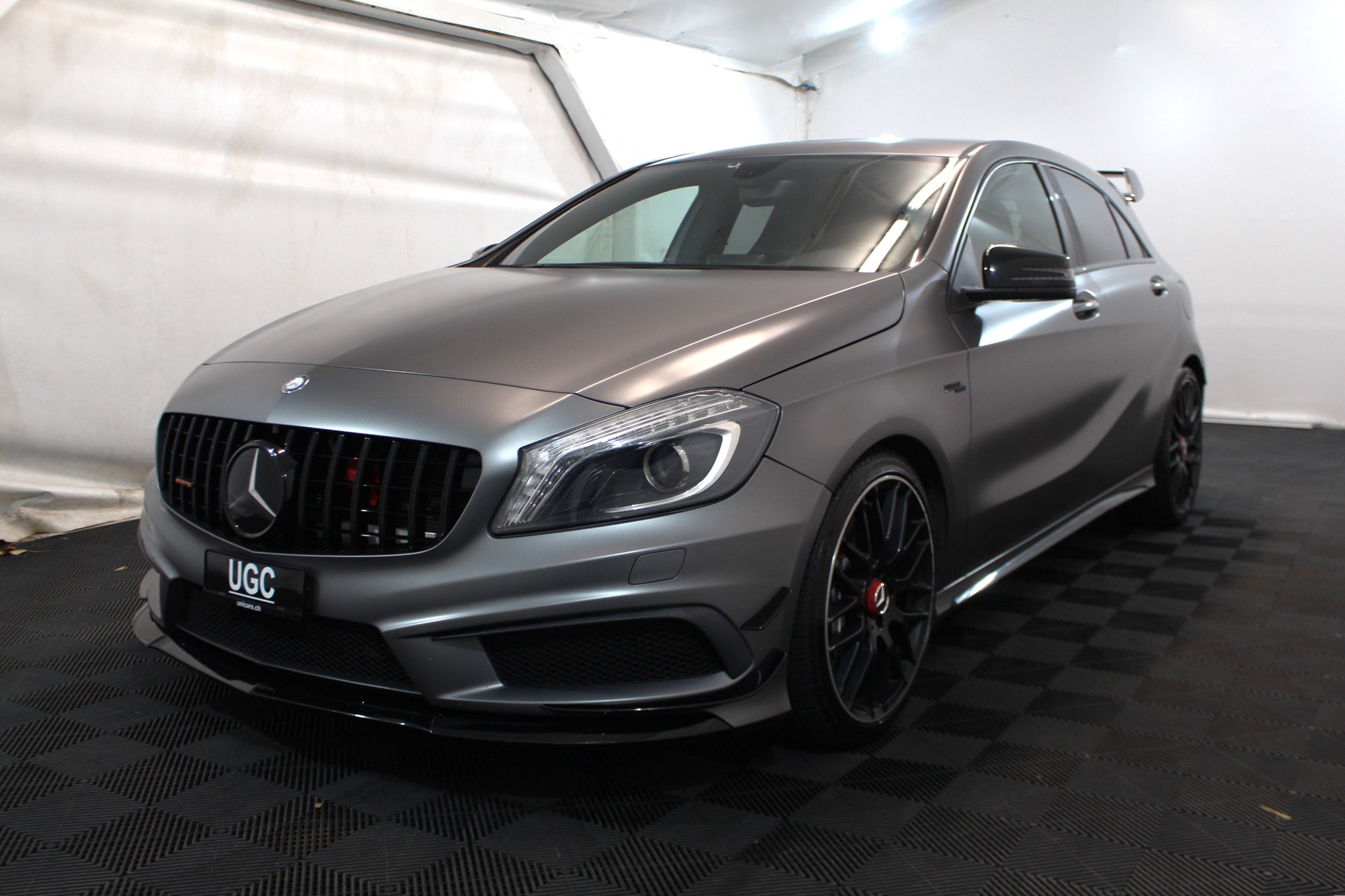 MERCEDES-BENZ A 45 AMG 4m-showroom-element-2